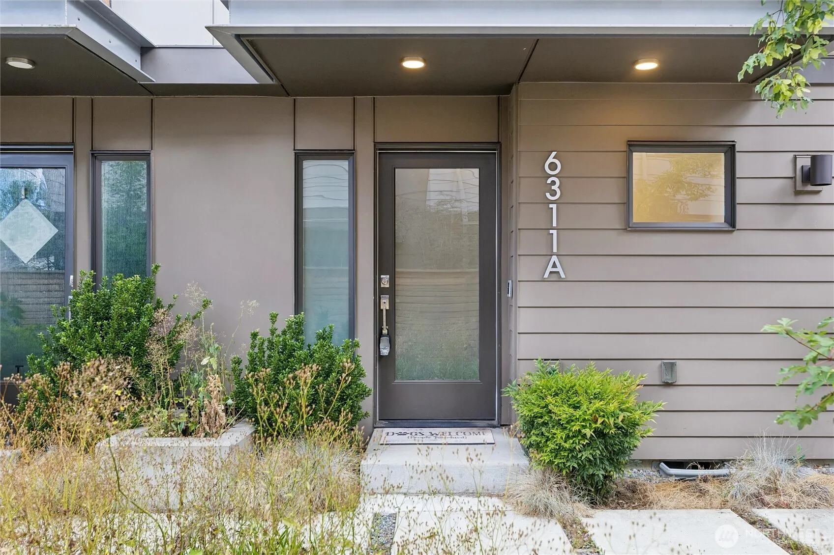 Property photo for 6311 9th Street Ne #a, Seattle photo 2