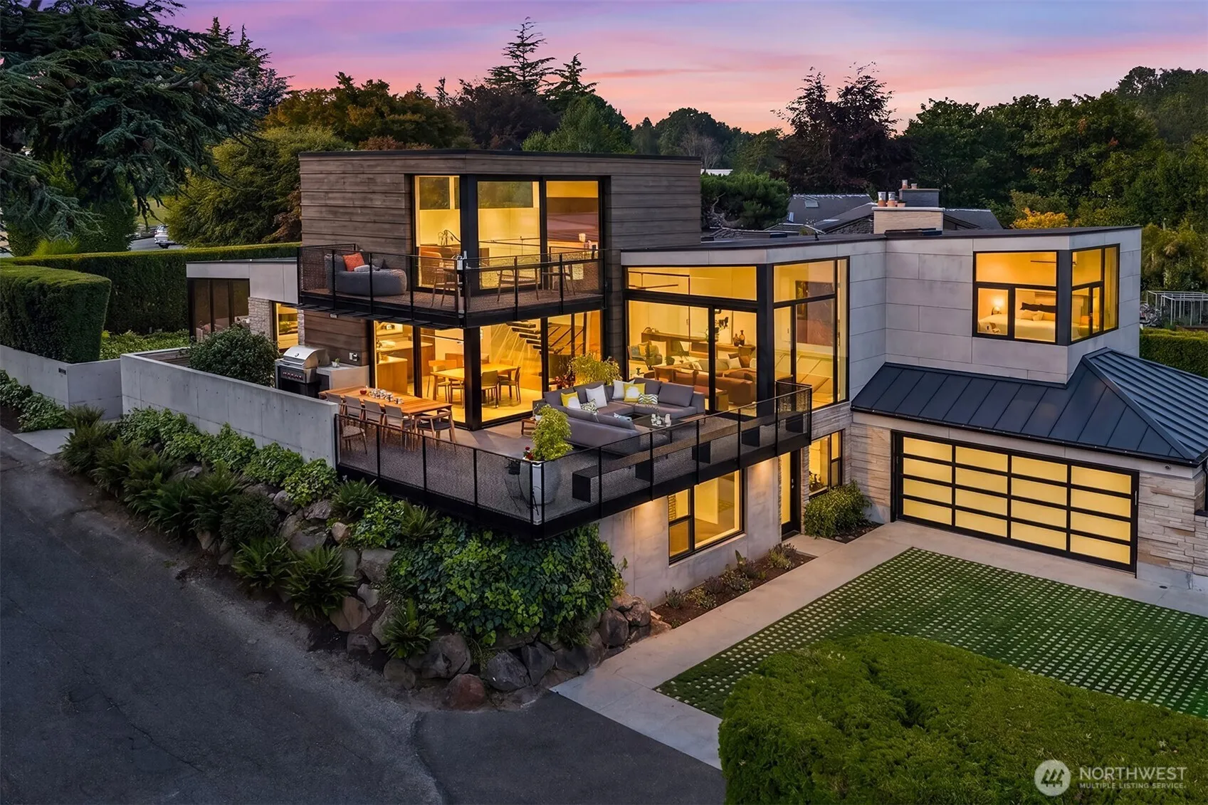 1575 Magnolia Boulevard W