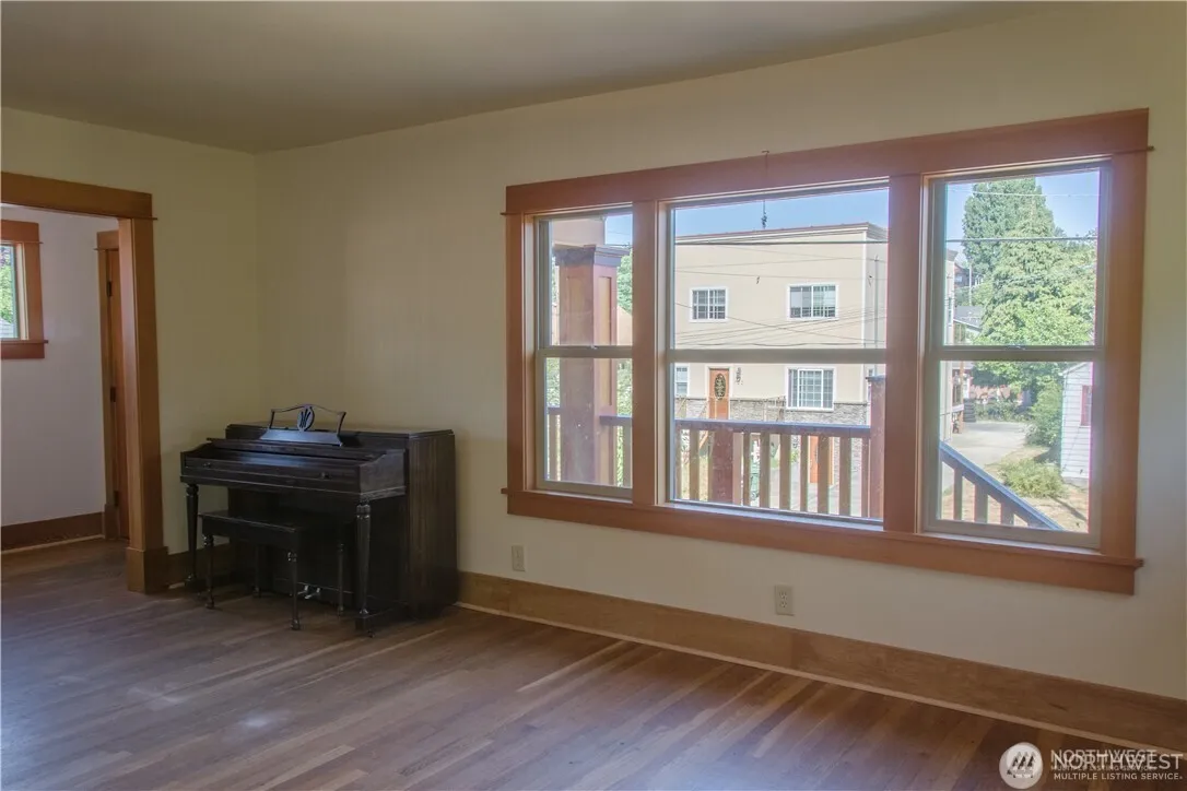 Property photo for 119 26th Avenue, Seattle photo 2