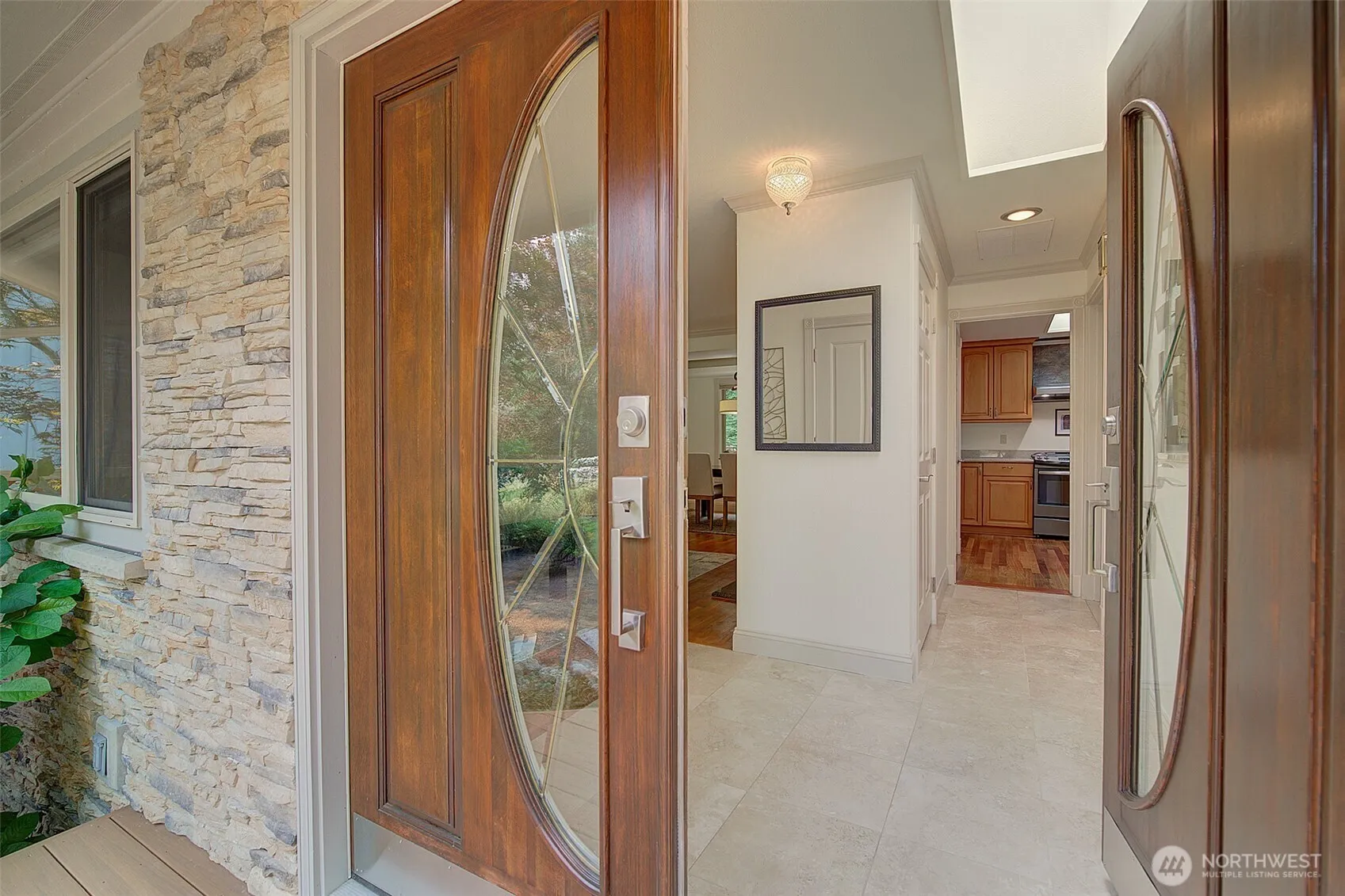 Property photo for 12909 Ne 28th Street, Bellevue photo 2