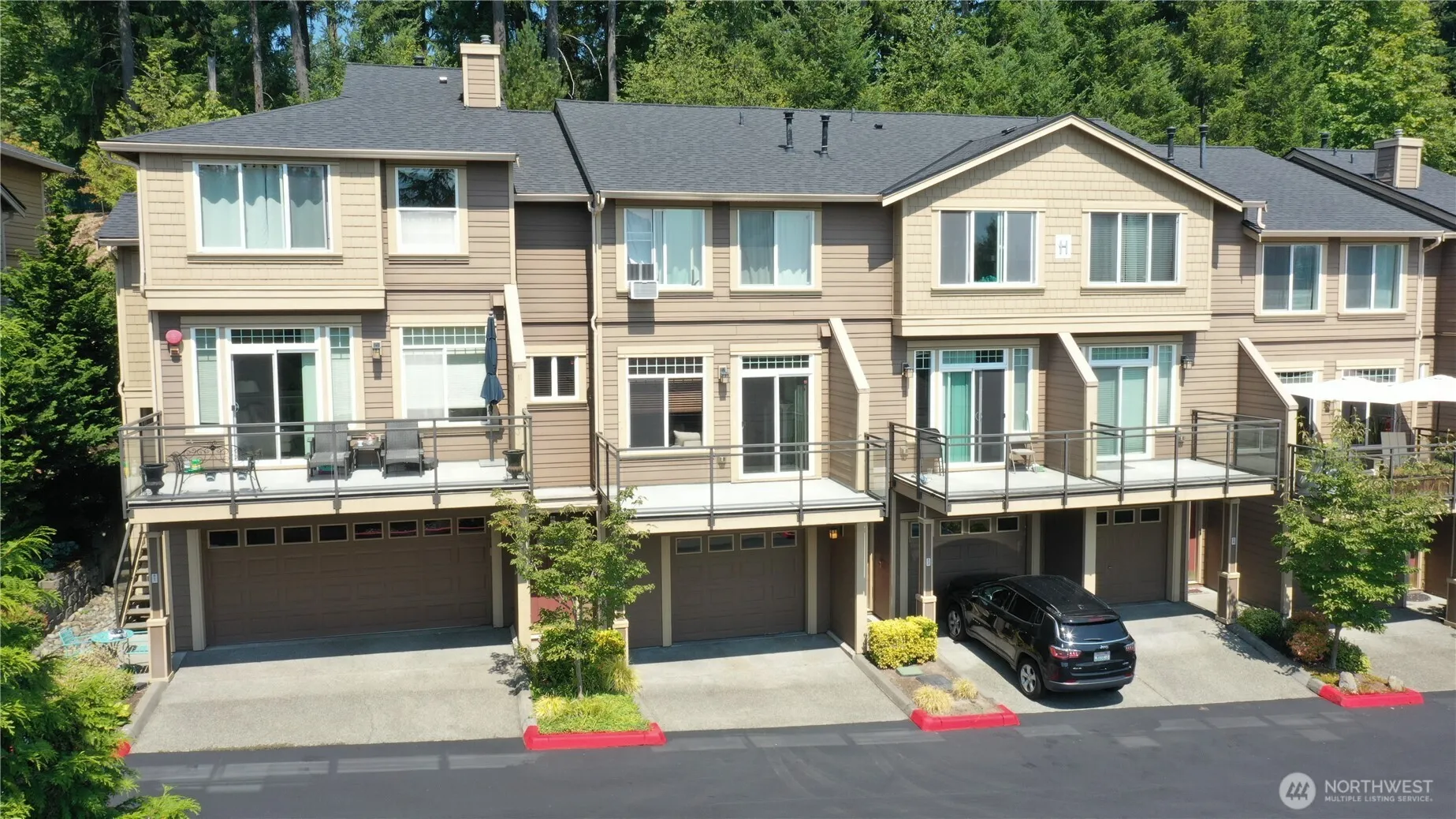 Property photo for 23300 Se Black Nugget Road #h2, Issaquah photo 4