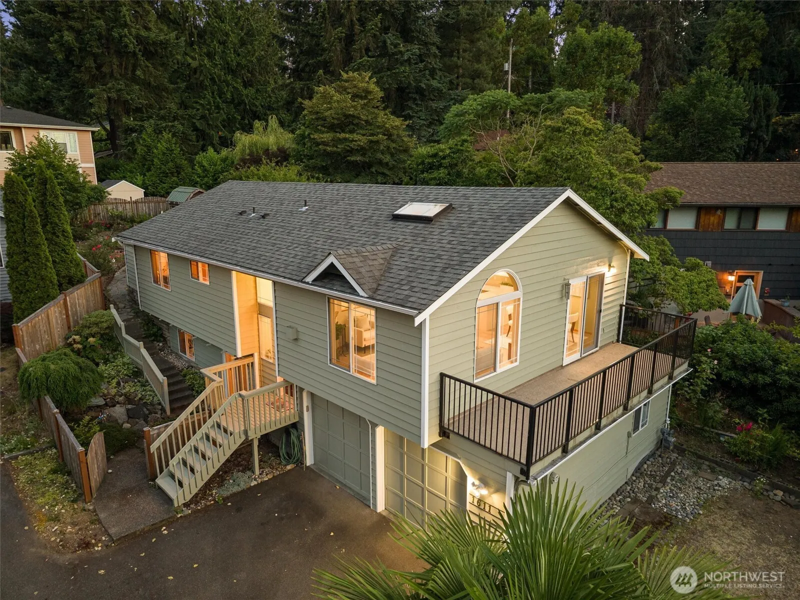 Property photo for 1611 Ne Perkins, Shoreline photo 2