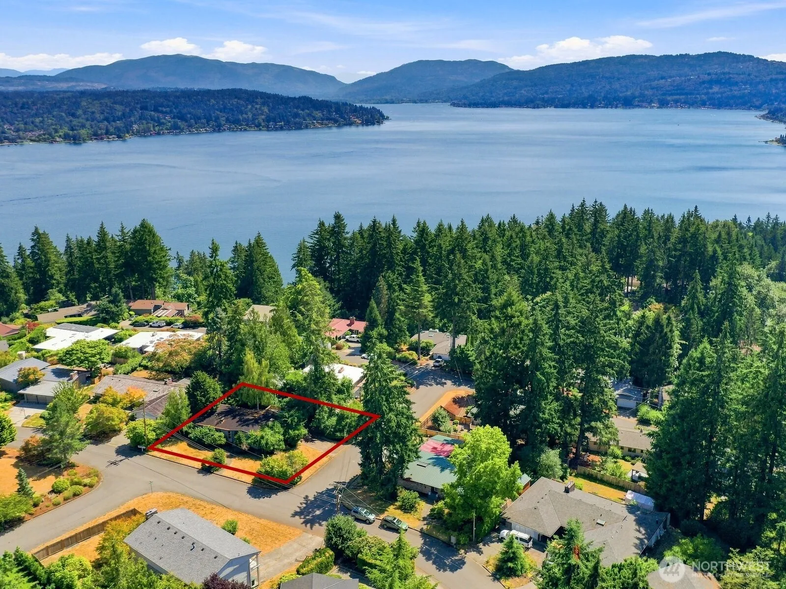 Property photo for 17805 Ne 9th Street, Bellevue photo 2