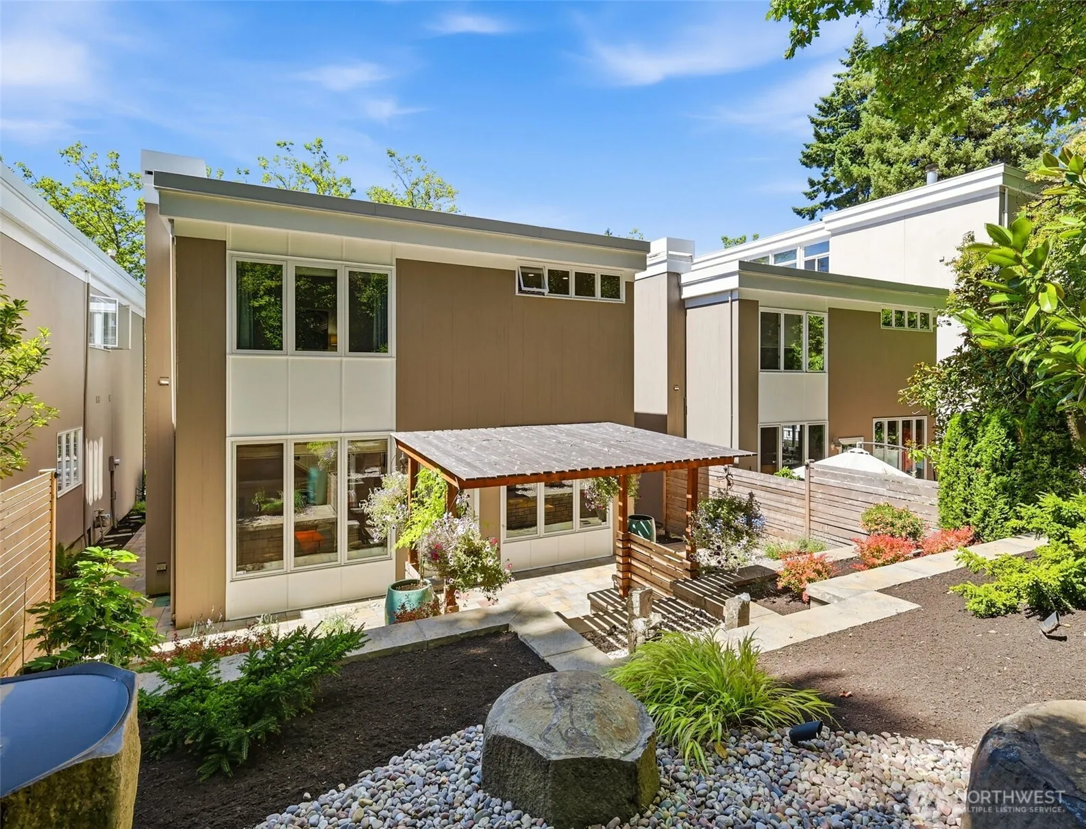 Property photo for 604 Bellevue Way Se, Bellevue photo 3