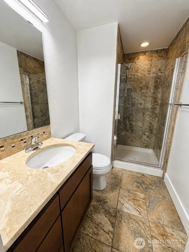 Property photo for 9215 Roosevelt Way Ne #c, Seattle photo 5