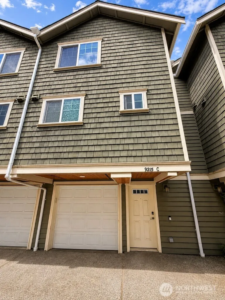 Property photo for 9215 Roosevelt Way Ne #c, Seattle