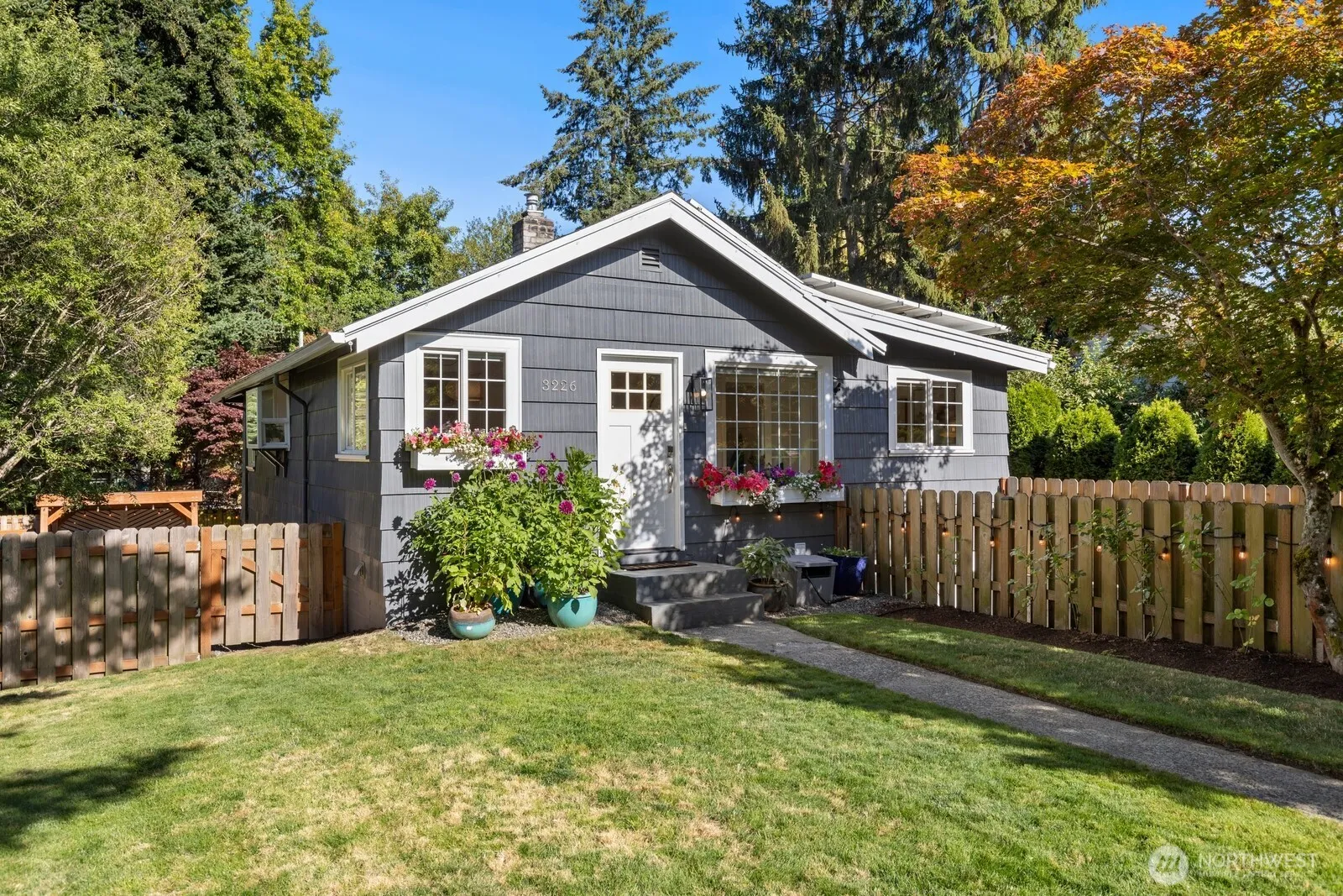 Property photo for 3226 48th Avenue Sw, Seattle photo 2