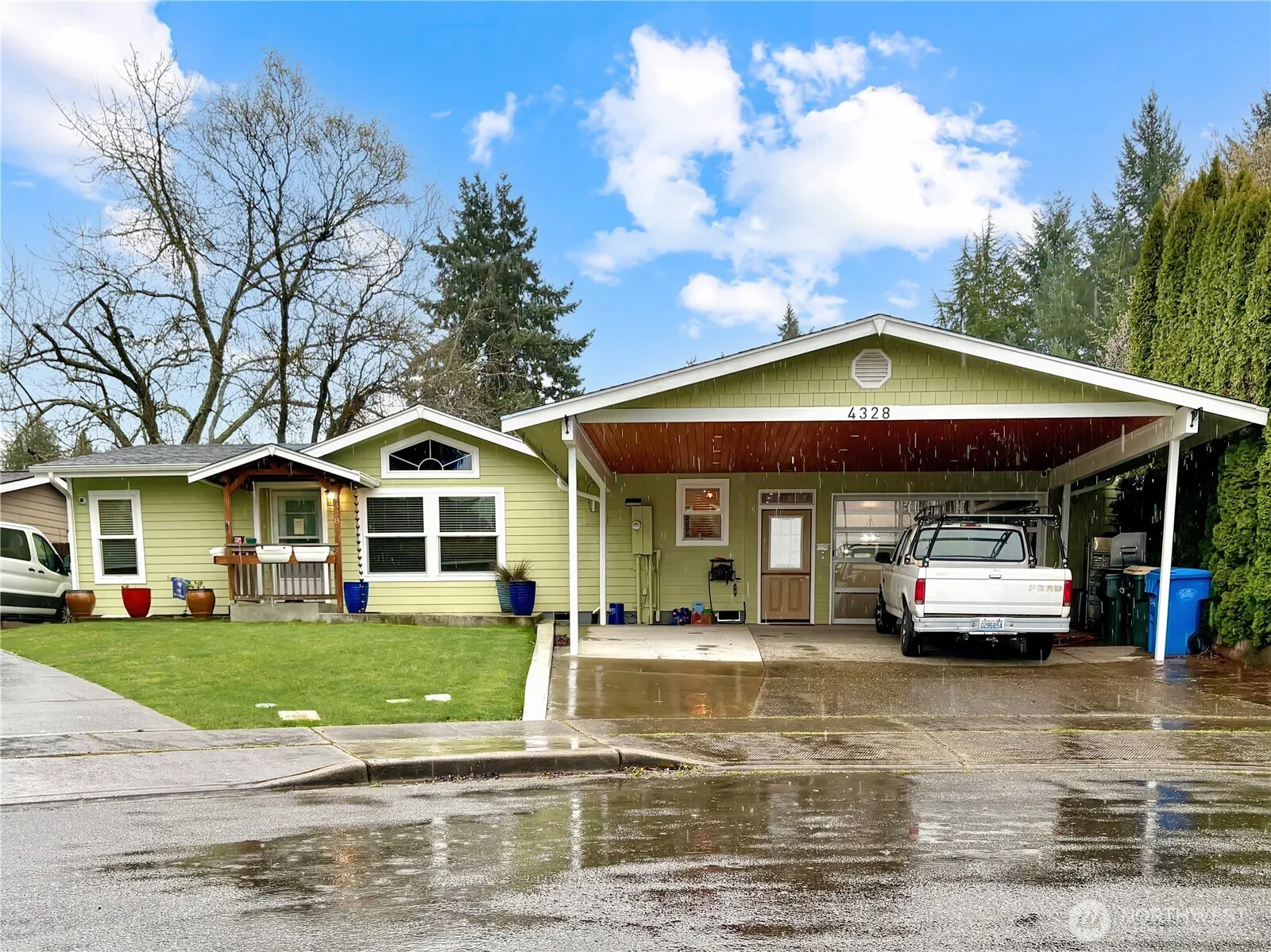 Property photo for 4328 Lakeview Ct, Lacey