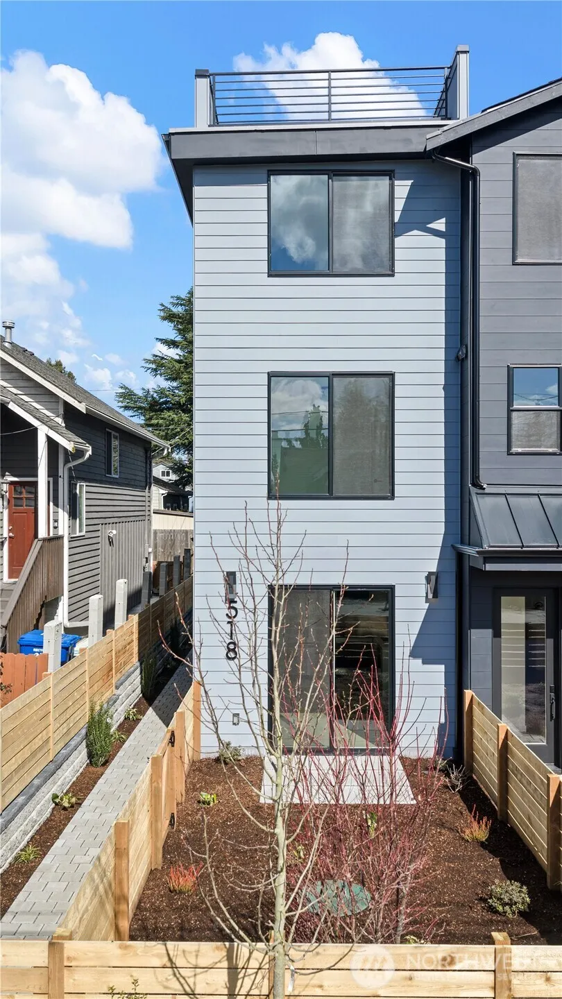 Property photo for 518 N 102nd Street, Seattle photo 3