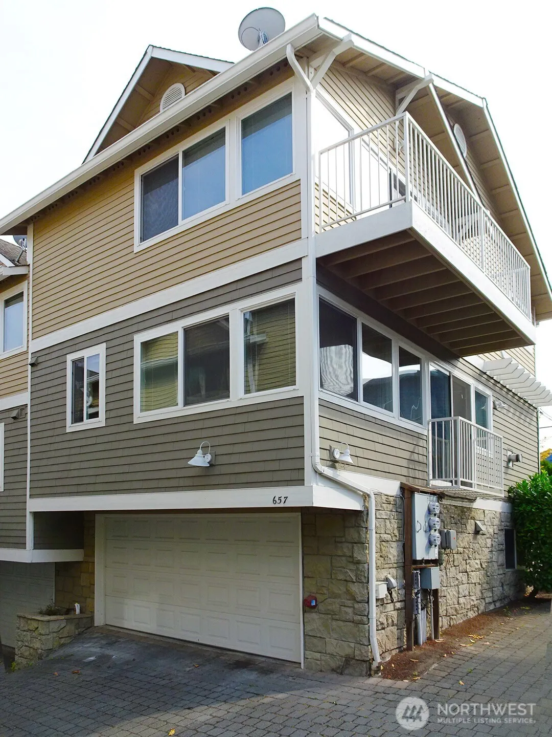 Property photo for 657 W Emerson Street #c, Seattle photo 3