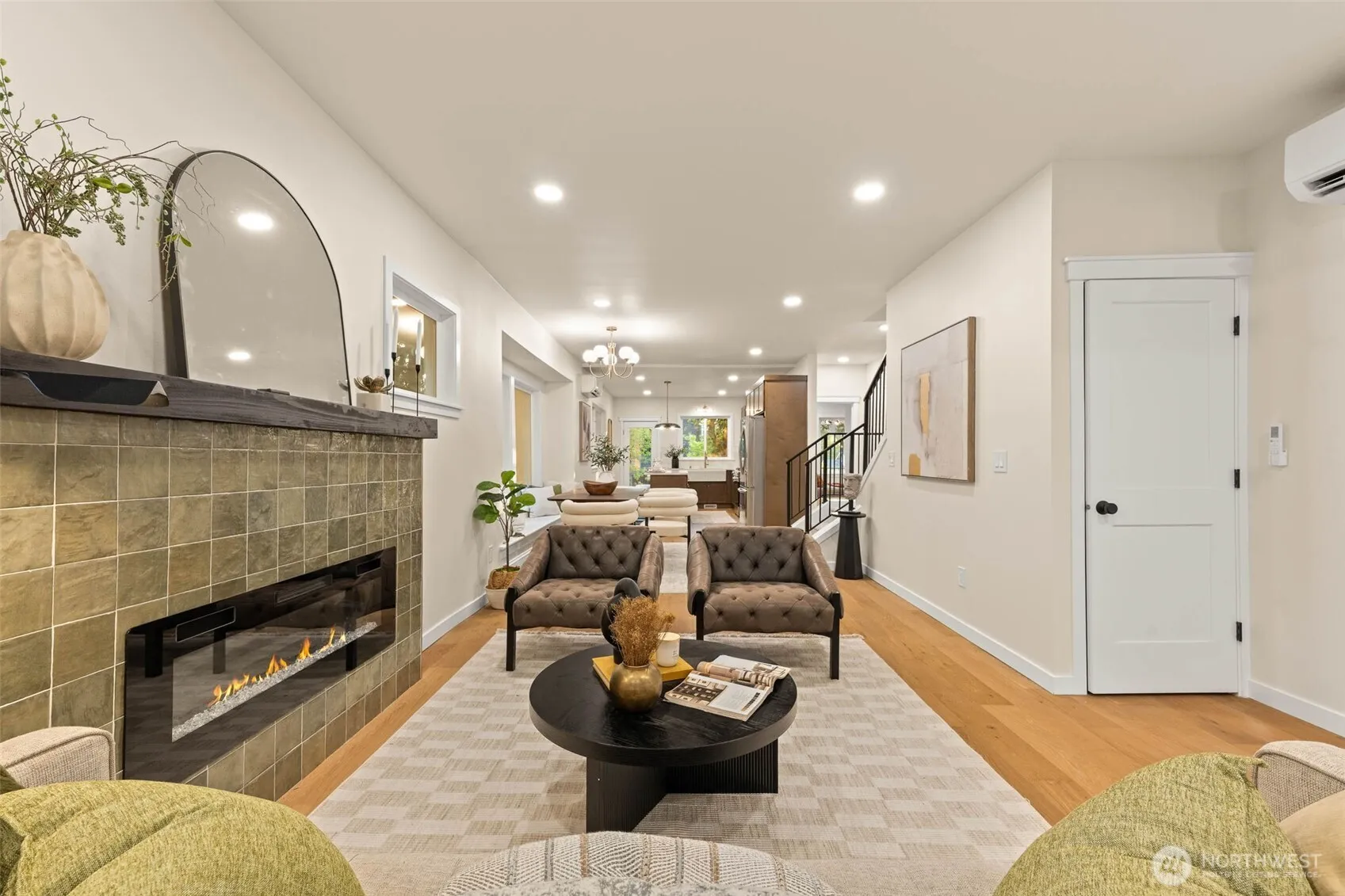 Property photo for 10733 Interlake Avenue N, Seattle photo 4