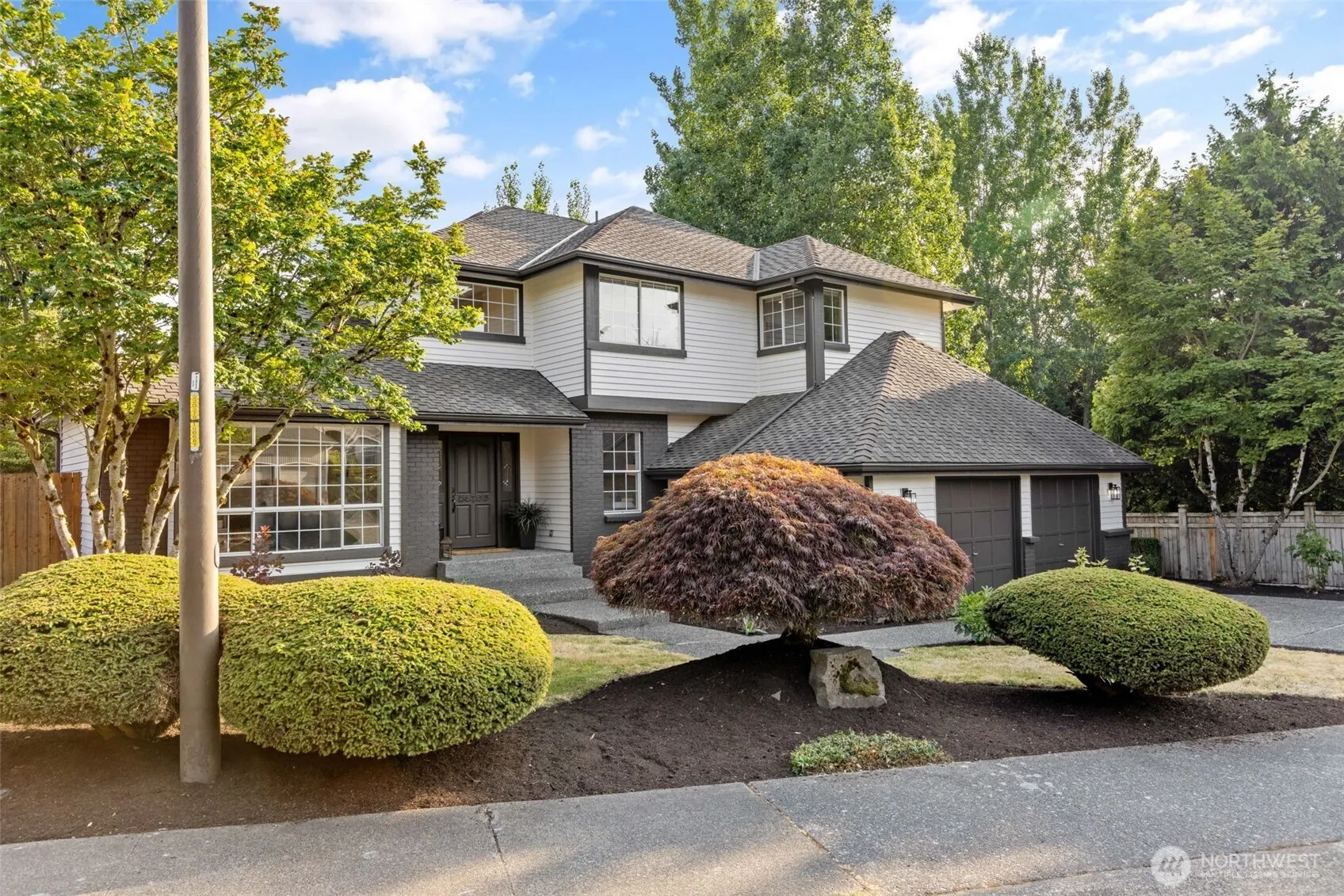 Property photo for 11715 Se 61st Place, Bellevue photo 2