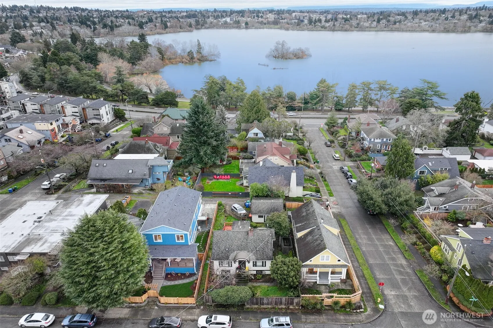Property photo for 7008 Linden Avenue N, Seattle photo 3