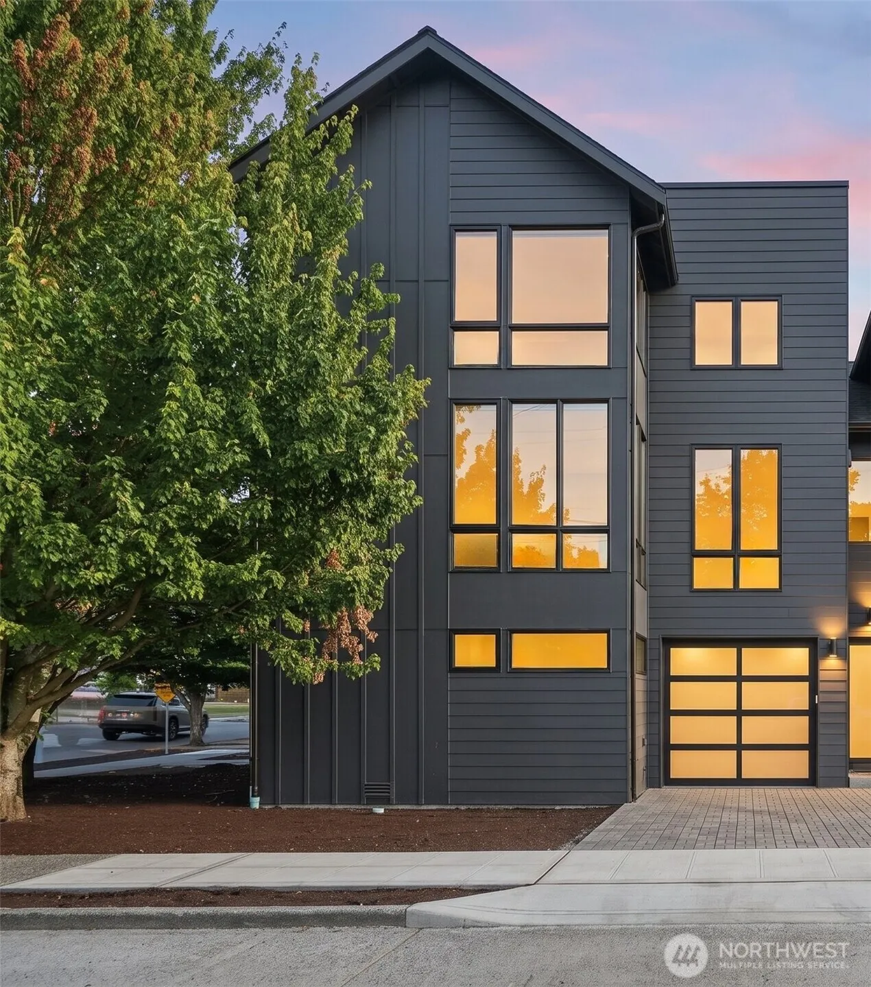 Property photo for 5301 49th Avenue Sw, Seattle photo 2