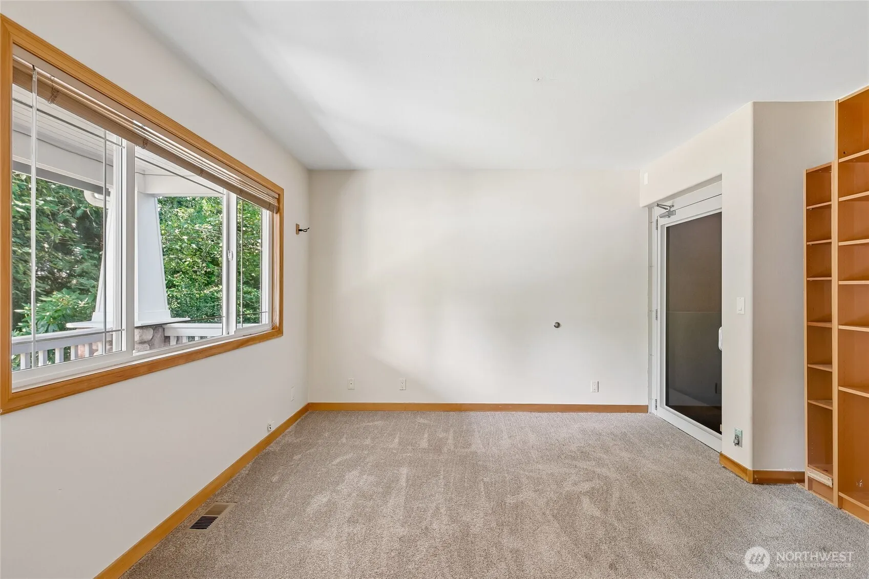 Property photo for 15816 84th Avenue Ne, Kenmore photo 5