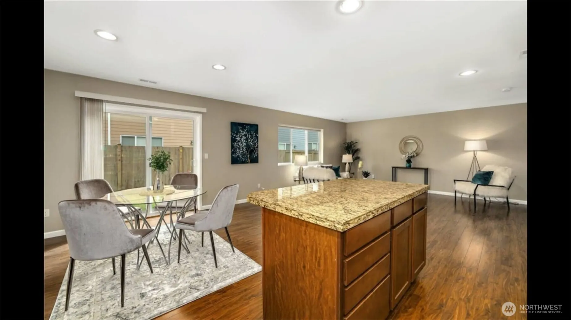 Property photo for 17707 33rd Dr Se, Bothell photo 3