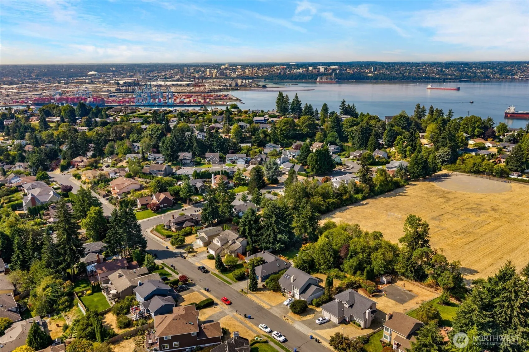 Property photo for 3902 Larchmont Avenue Ne, Tacoma photo 5