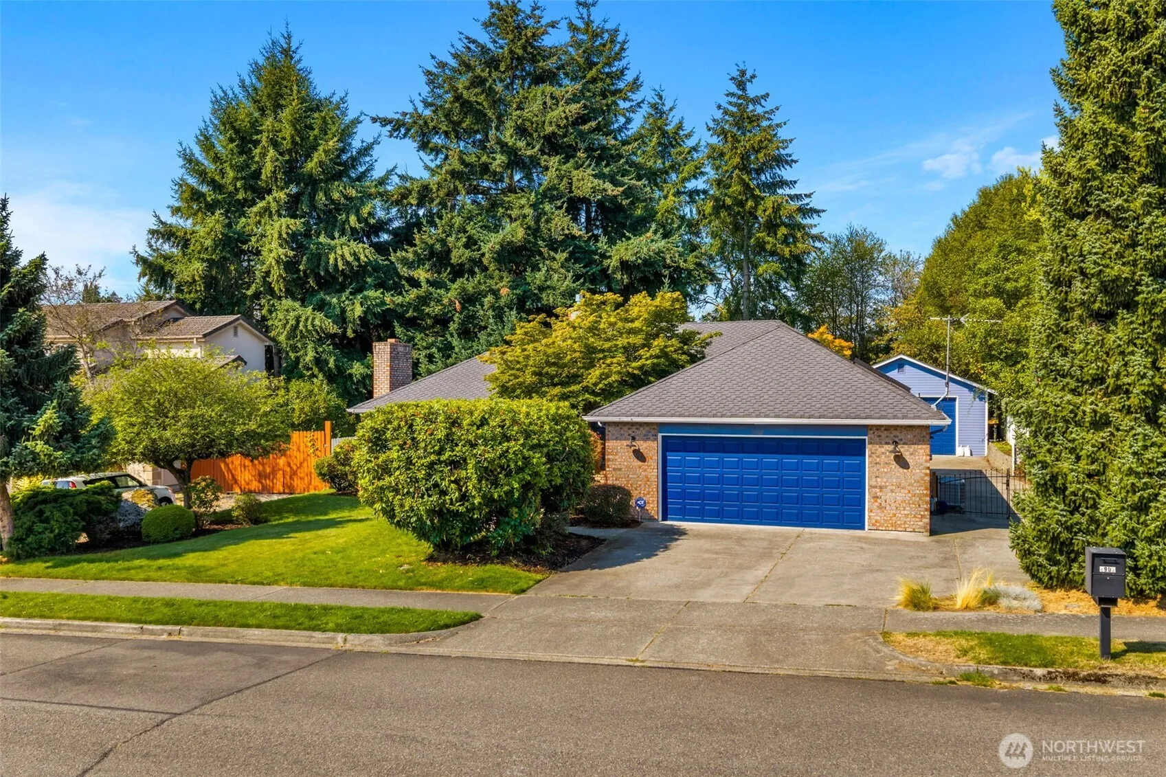 Property photo for 3902 Larchmont Avenue Ne, Tacoma photo 2