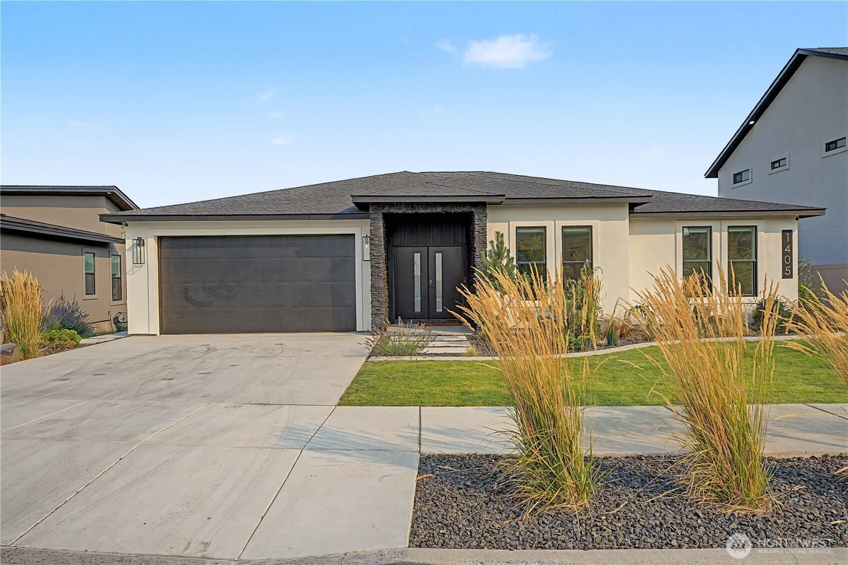 Property photo for 1405 W Lakeside Drive, Moses Lake photo 2