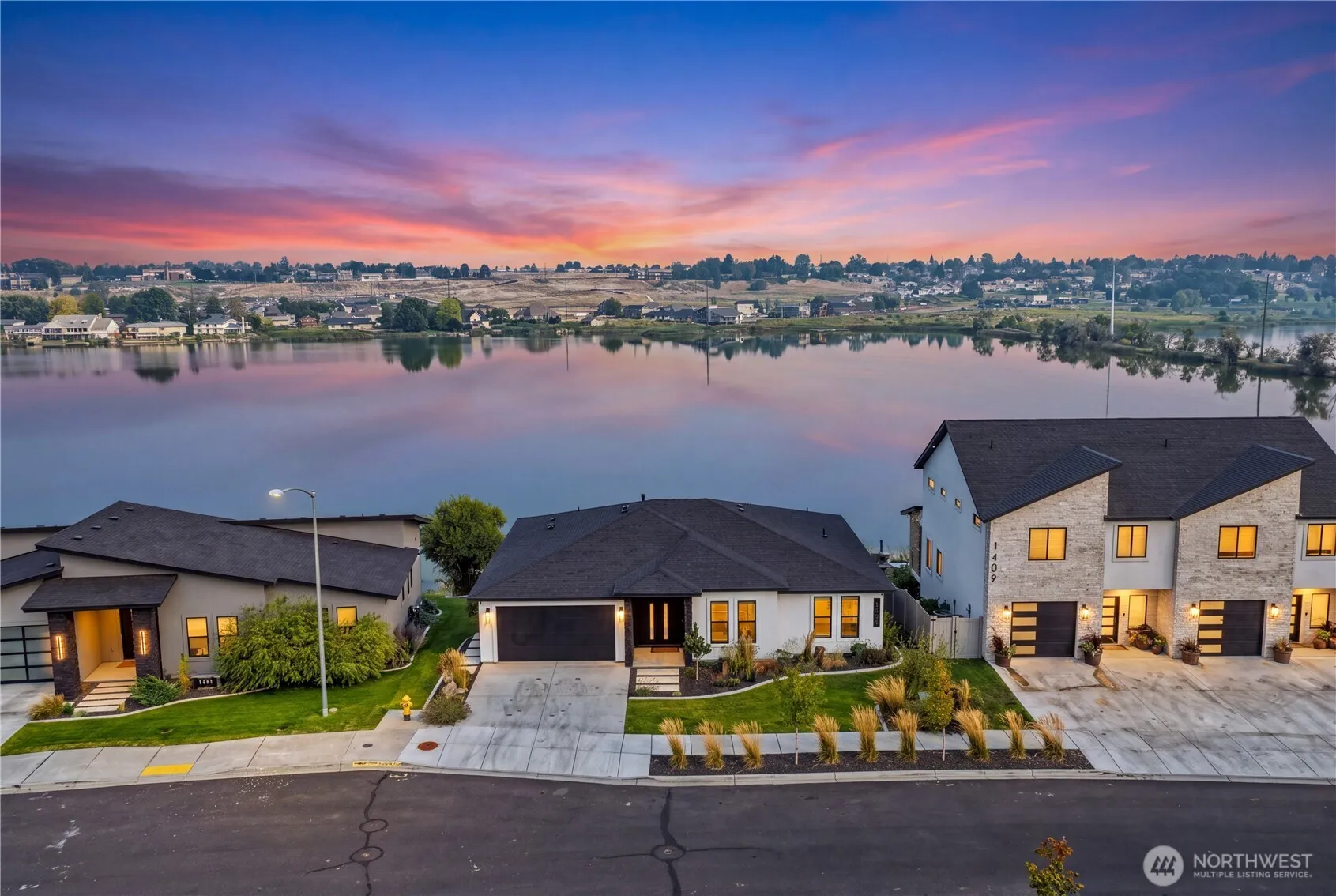 Property photo for 1405 W Lakeside Drive, Moses Lake