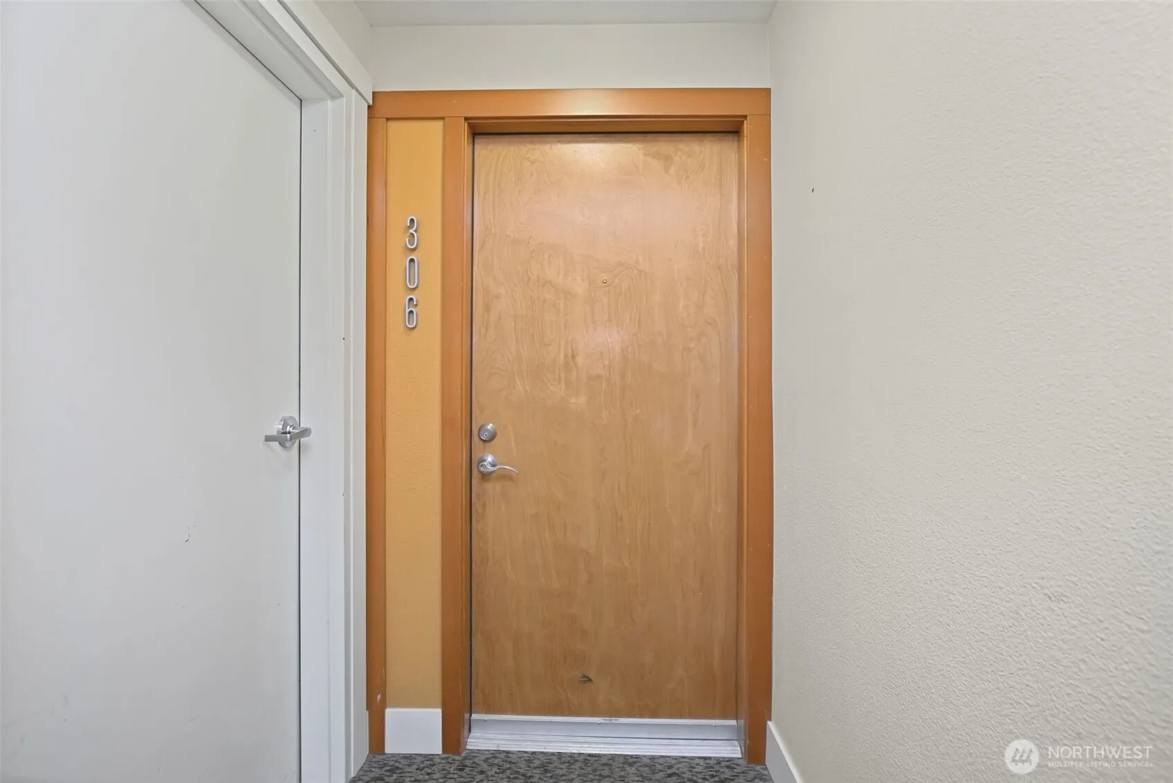 Property photo for 626 4th Avenue W #306, Seattle photo 2