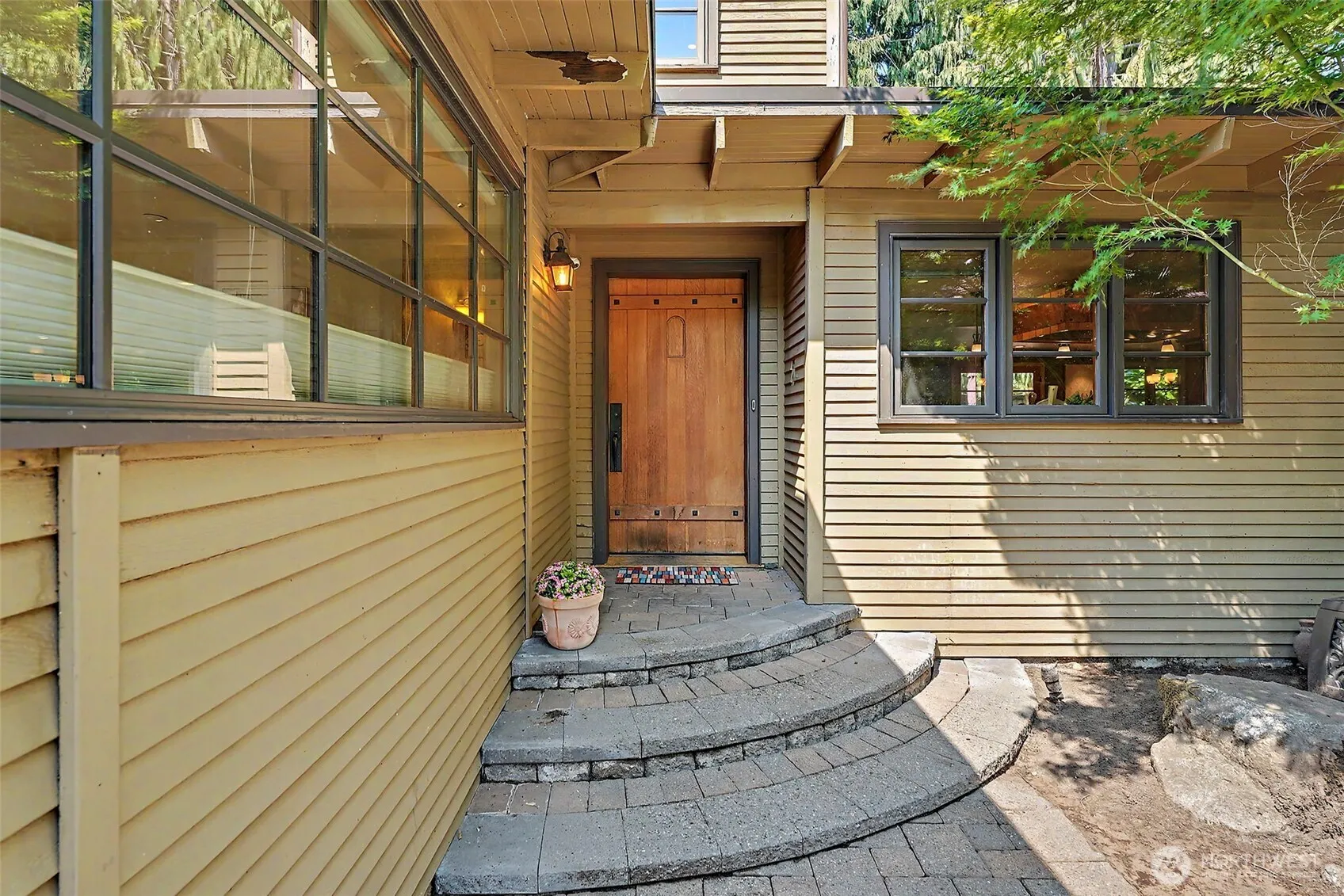 Property photo for 12838 Ne 73rd Street, Kirkland photo 2