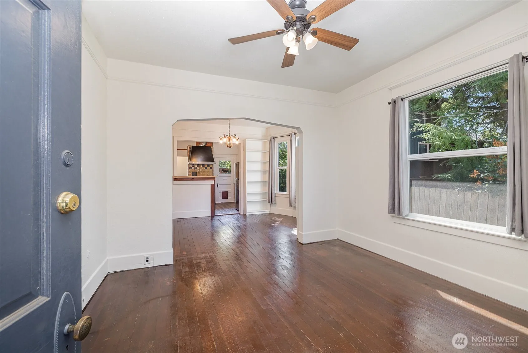 Property photo for 4406 6th Avenue Nw, Seattle photo 2