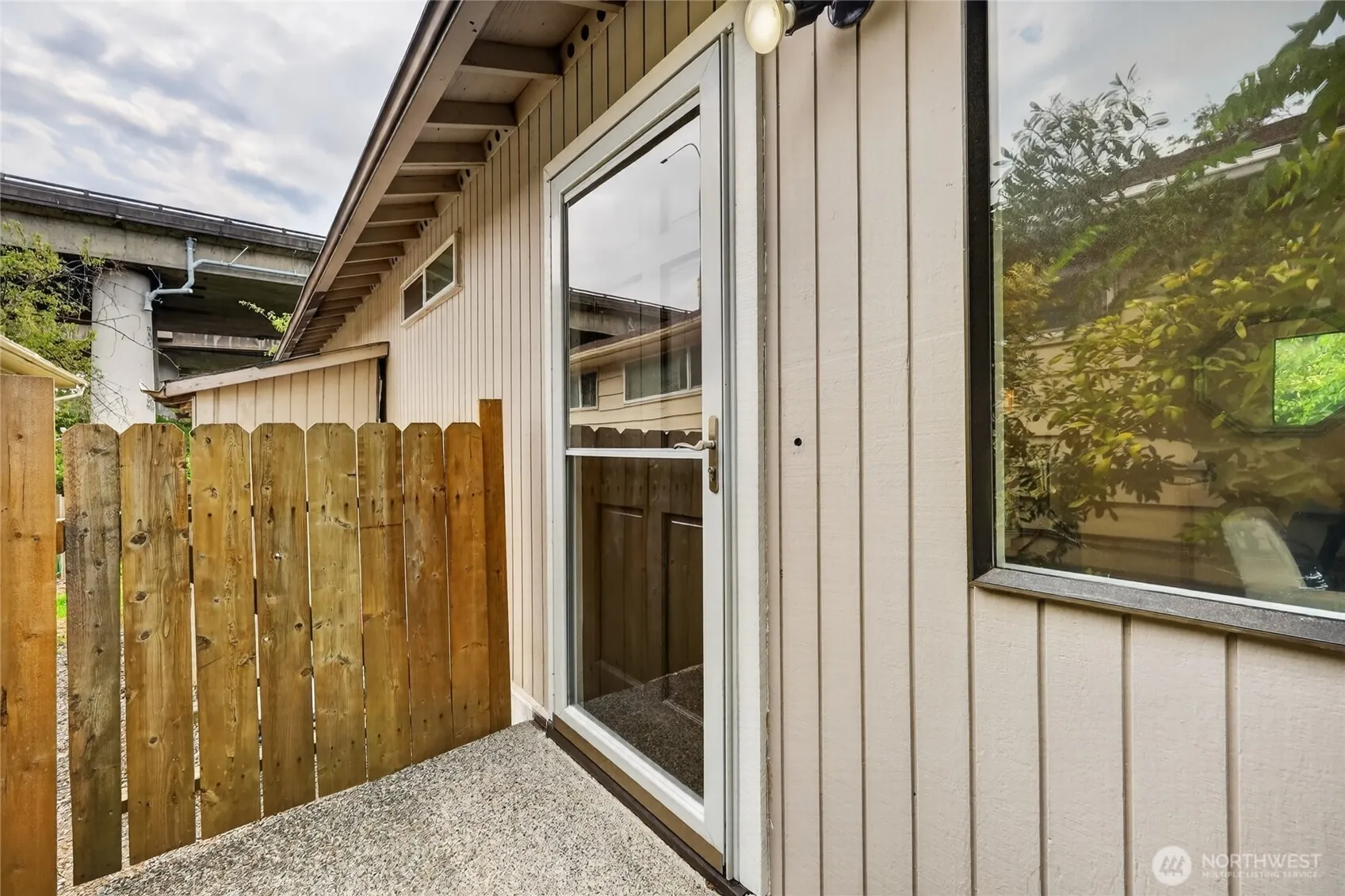 Property photo for 4042 5th Avenue Ne, Seattle photo 5