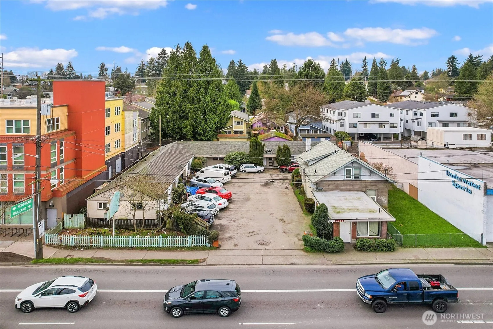 Property photo for 10531 Aurora Avenue N, Seattle photo 2
