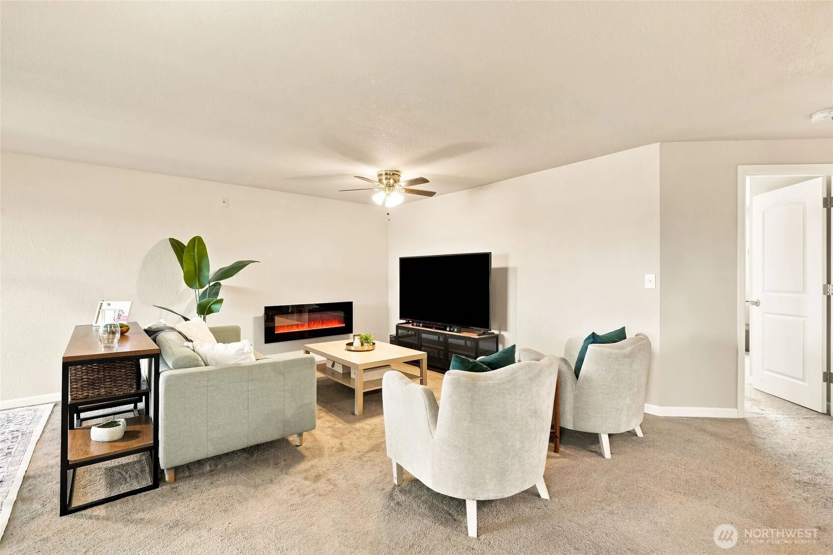 Property photo for 9815 Holly Drive #a-307, Everett photo 5