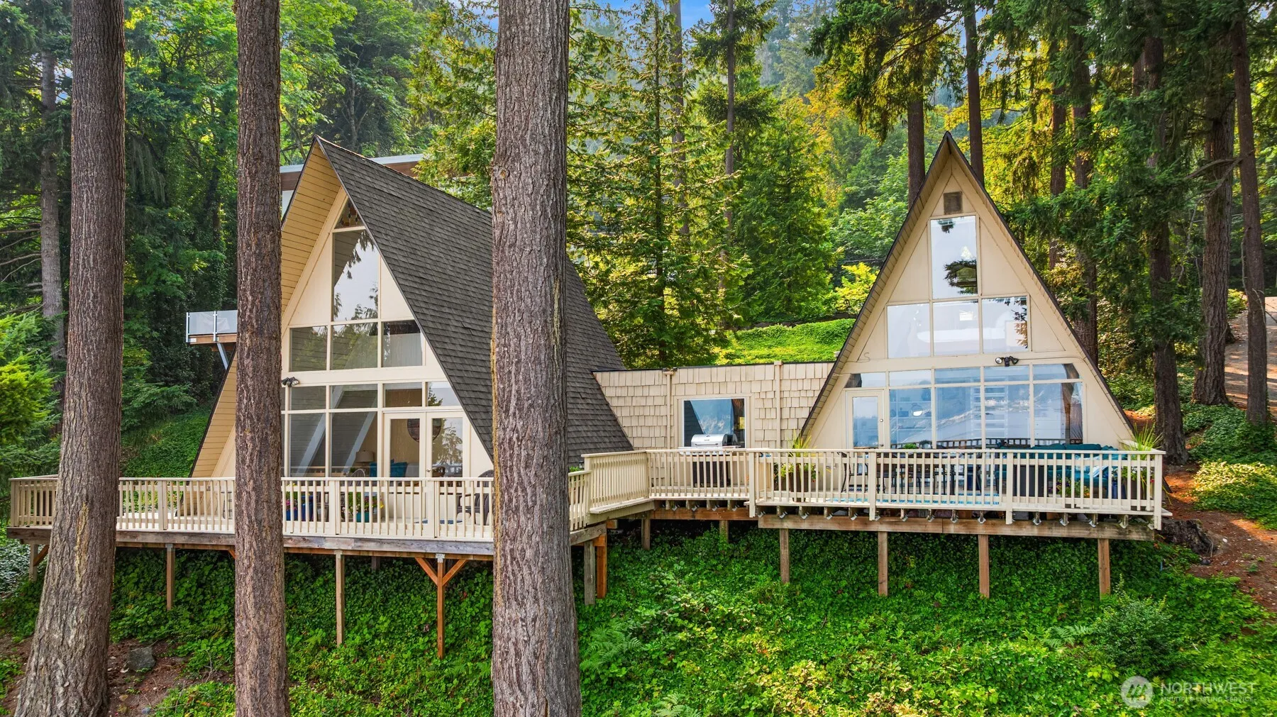 Property photo for 1602 W Lake Sammamish Parkway Se, Bellevue photo 3