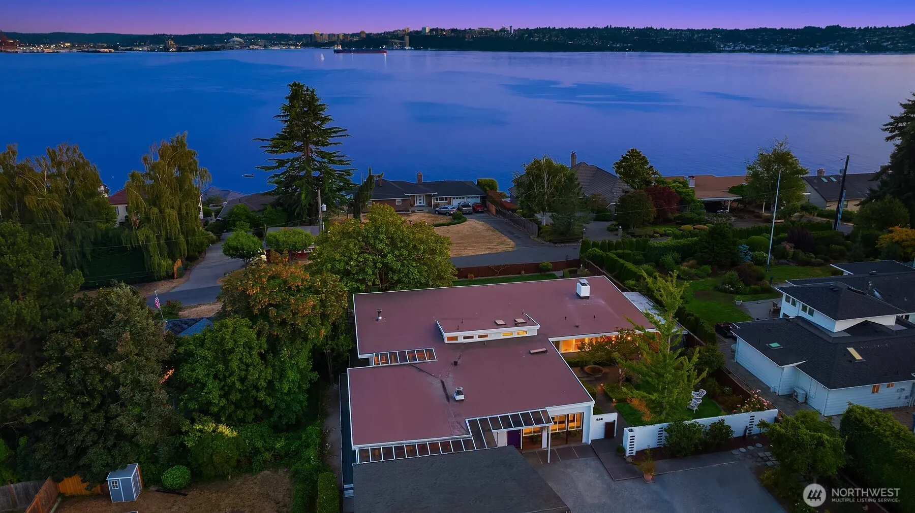 Property photo for 618 Le-lou-wa Place Ne, Tacoma