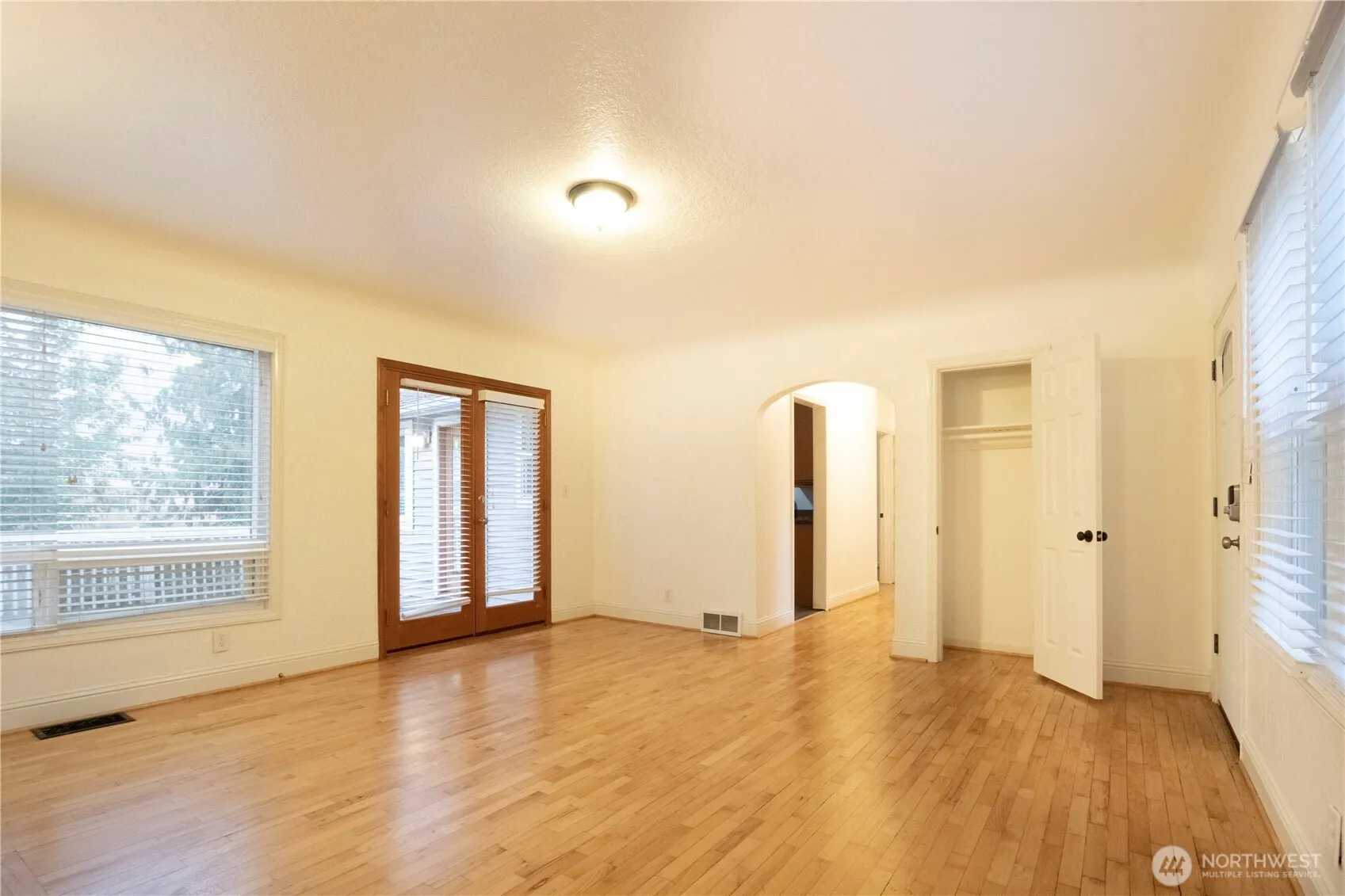 Property photo for 11634 25th Avenue S, Seattle photo 5