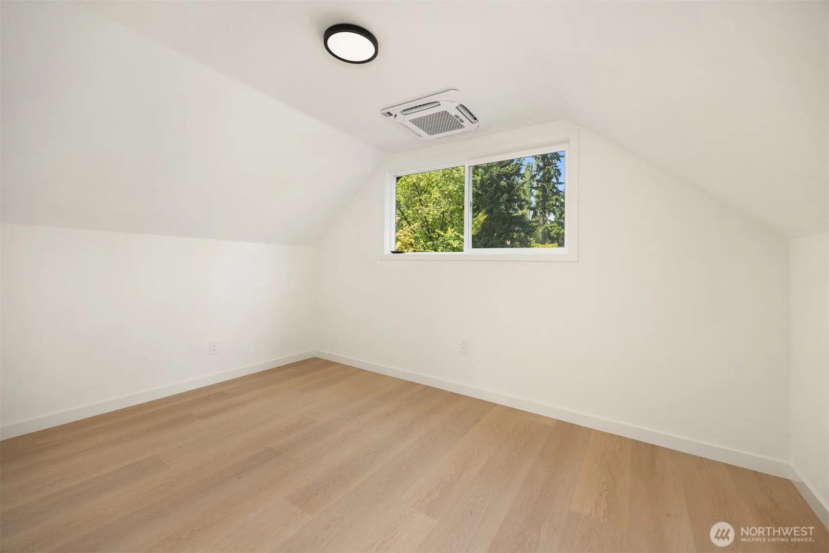 Property photo for 14205 77th Avenue Ne, Kirkland photo 4