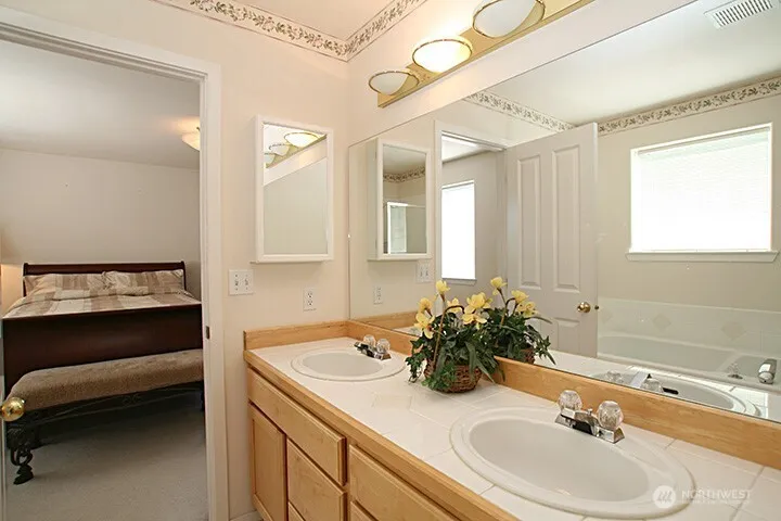 Property photo for 4012 122nd Avenue Se, Bellevue photo 5