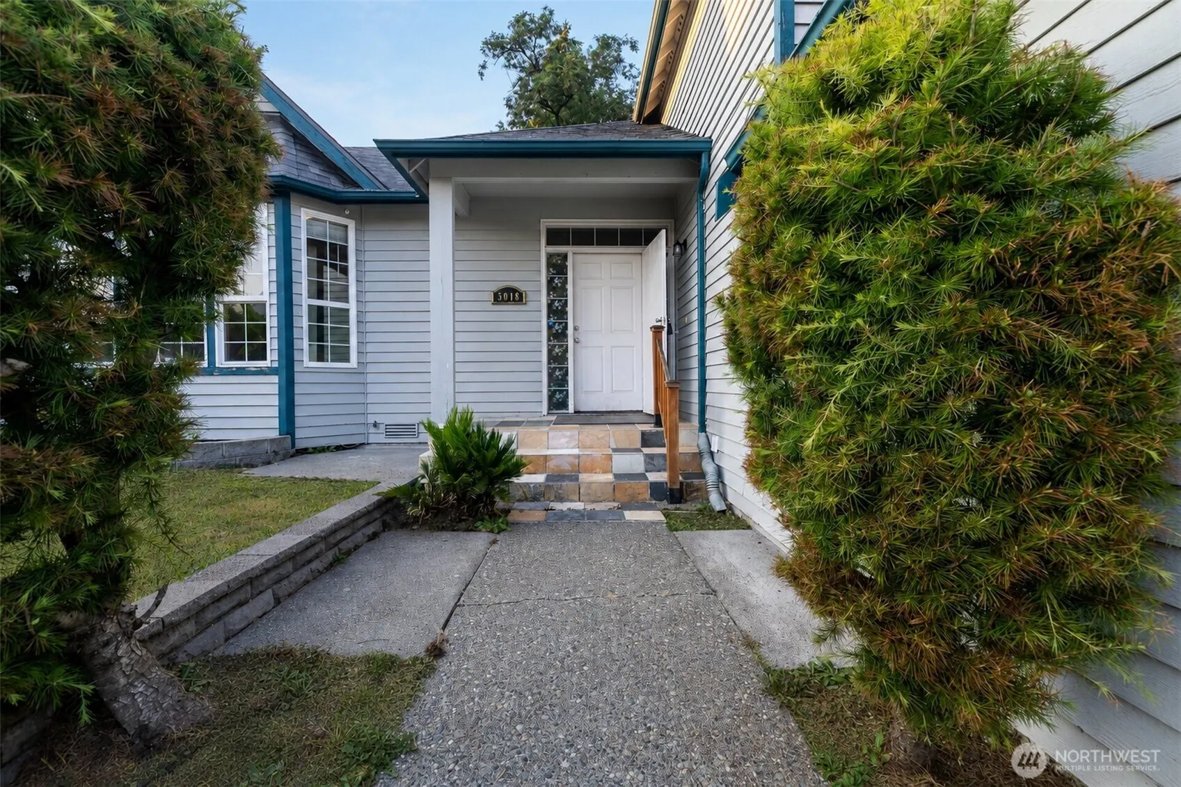 Property photo for 5018 Ryan Way, Seattle photo 3
