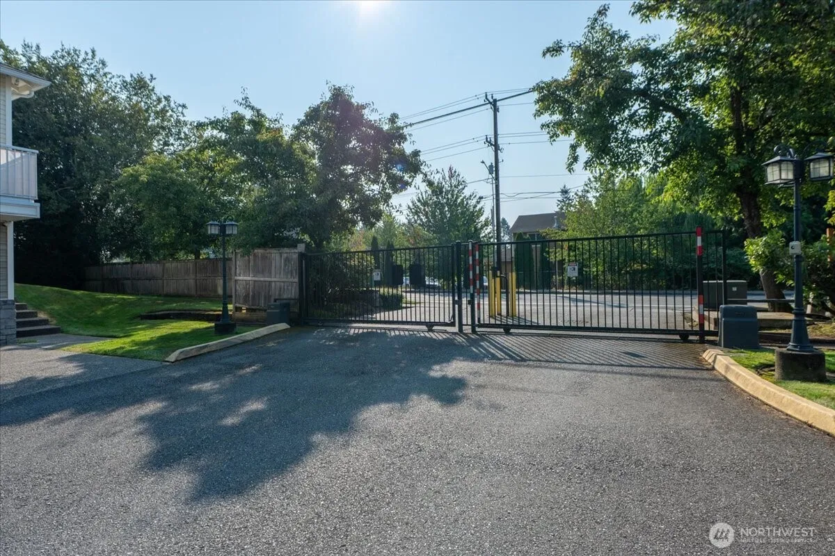 Property photo for 10410 Holly Drive #e, Everett photo 3