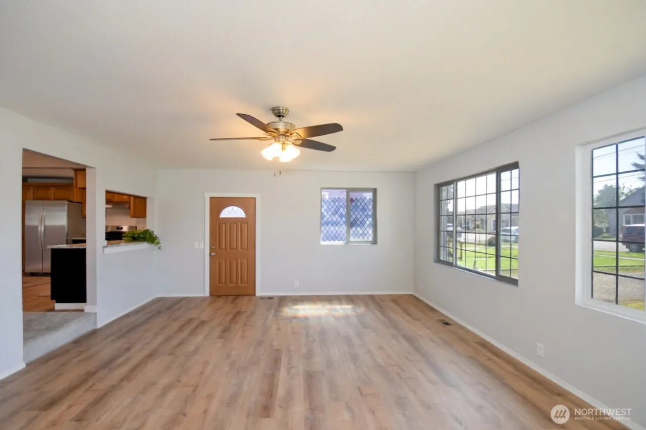 Property photo for 327 Eklund Avenue, Hoquiam photo 3