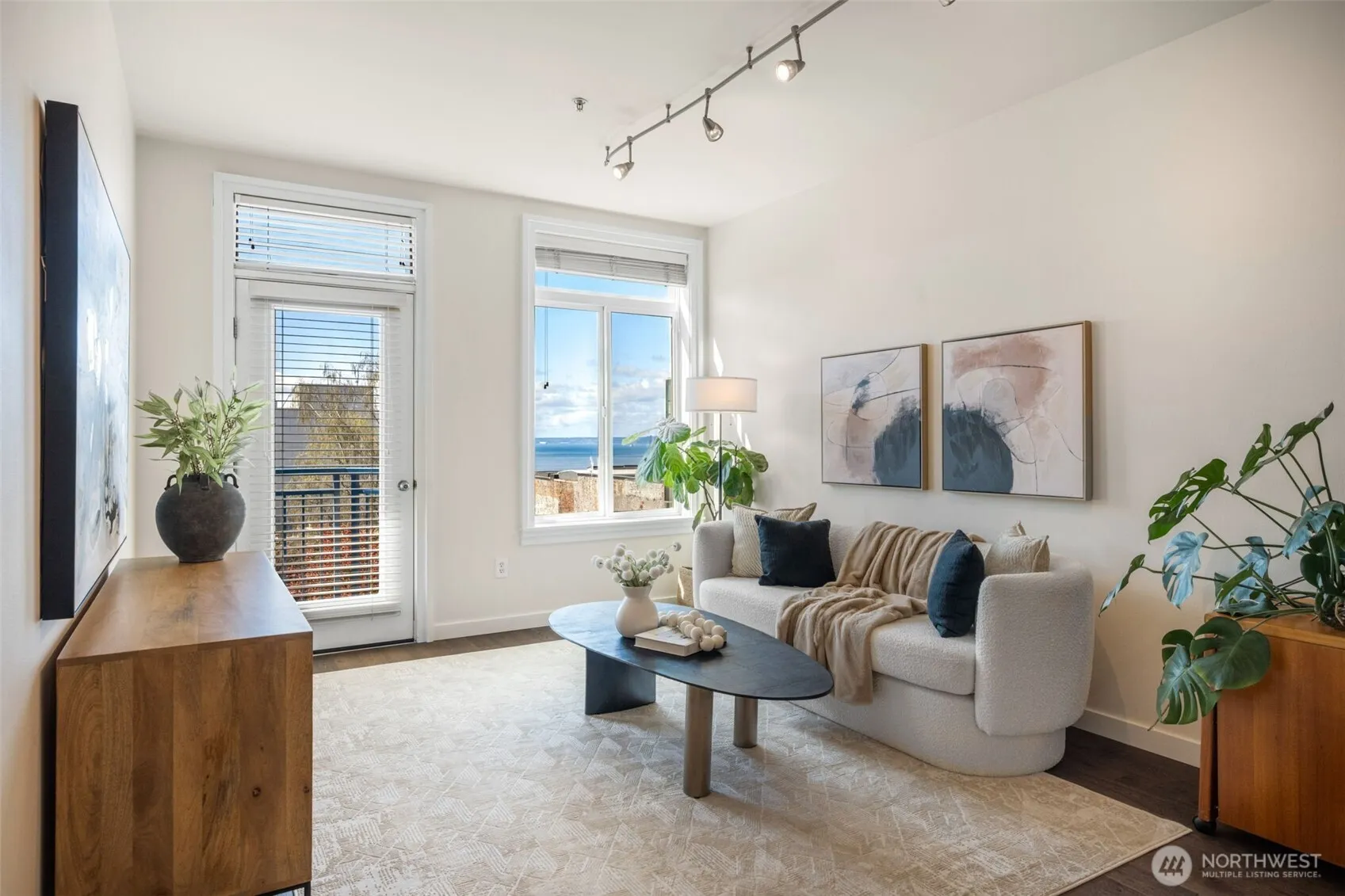 Property photo for 2414 1st Avenue #413, Seattle photo 2