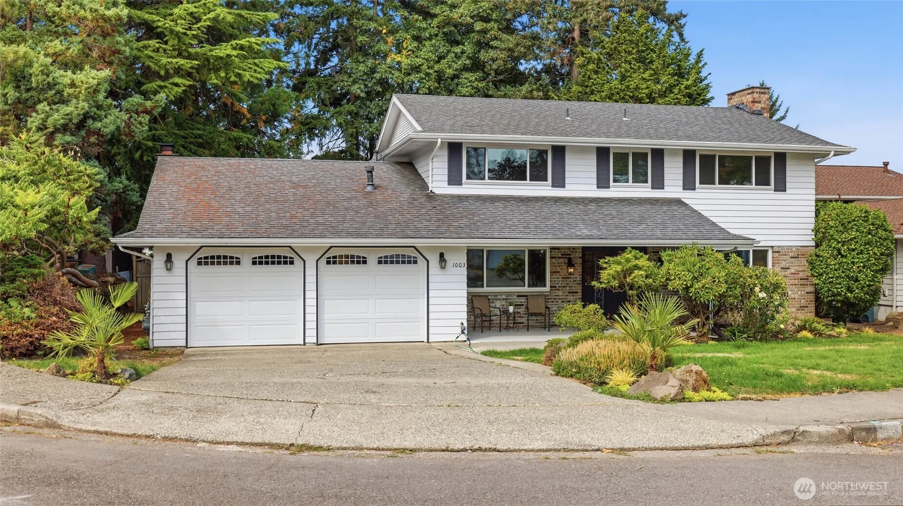 Property photo for 1003 144th Place S, Bellevue photo 2