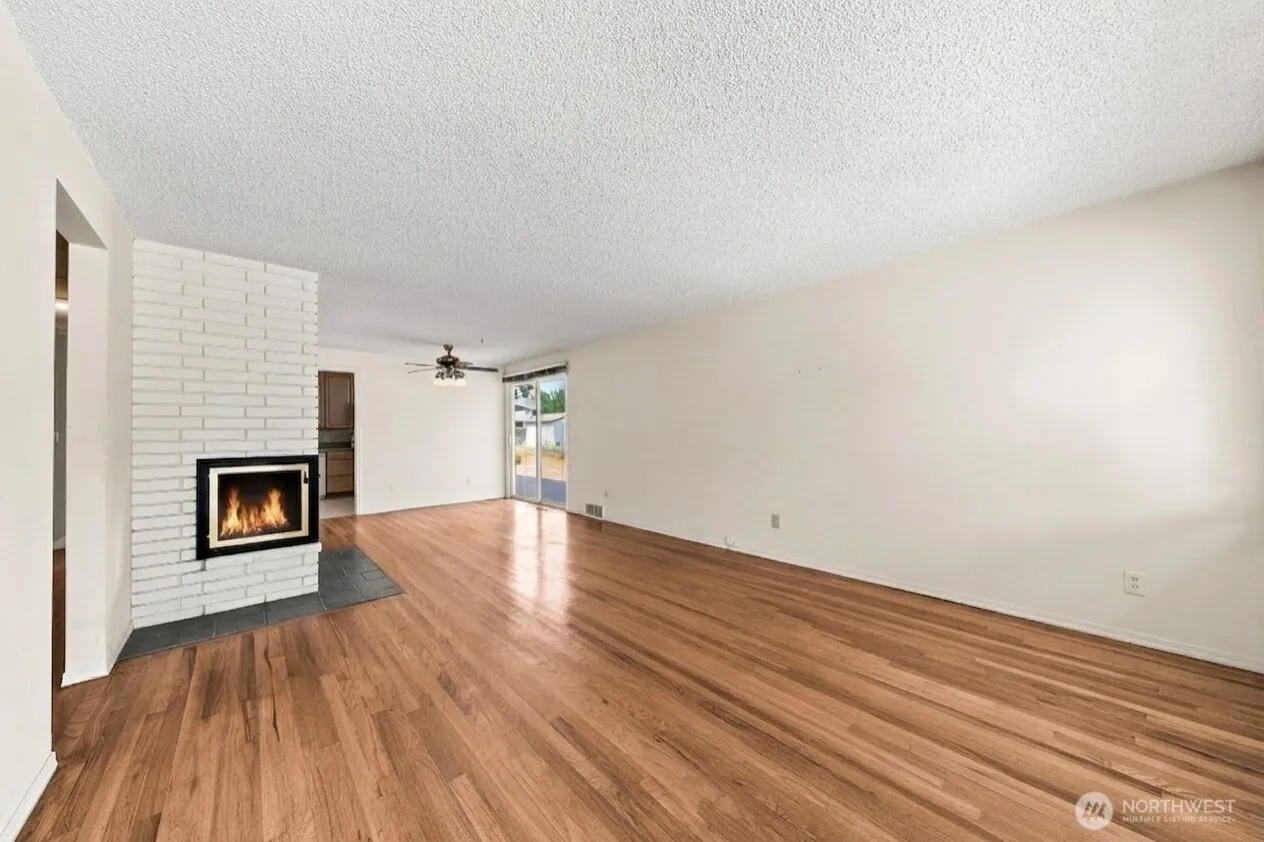Property photo for 1111 Pierce Avenue Ne, Renton photo 2