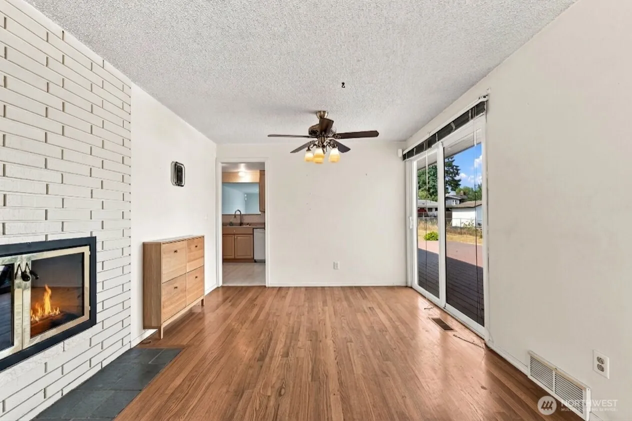 Property photo for 1111 Pierce Avenue Ne, Renton photo 5