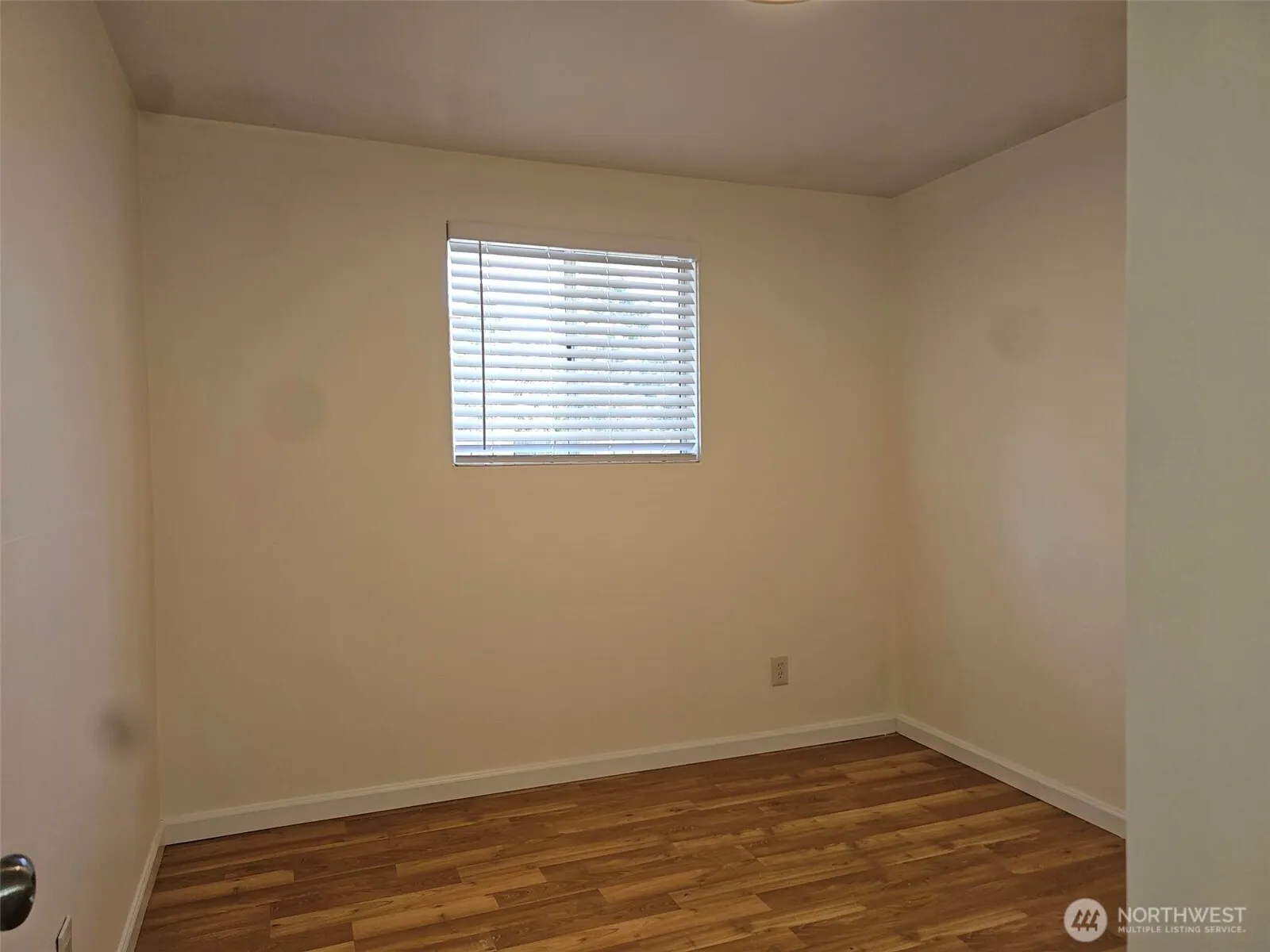 Property photo for 15619 Ne 1st Place, Bellevue photo 5