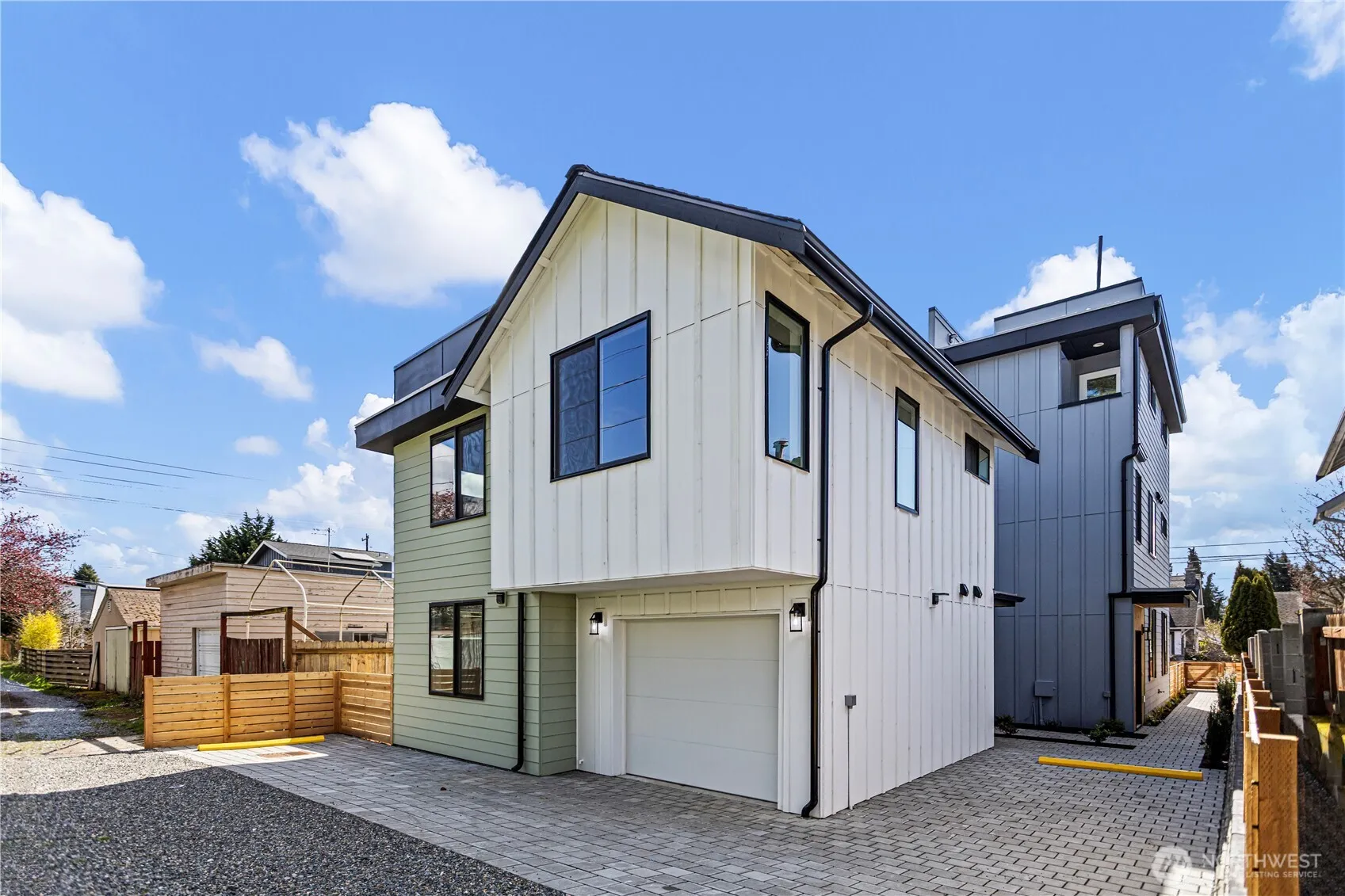Property photo for 516 N 102nd Street, Seattle photo 2
