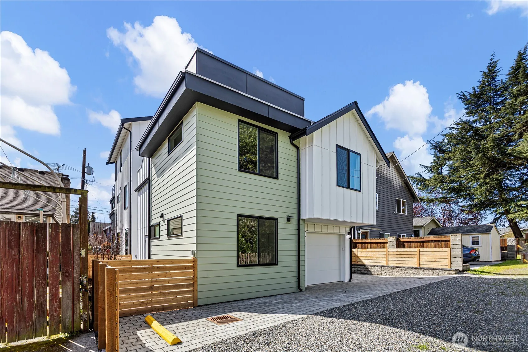 Property photo for 516 N 102nd Street, Seattle photo 3