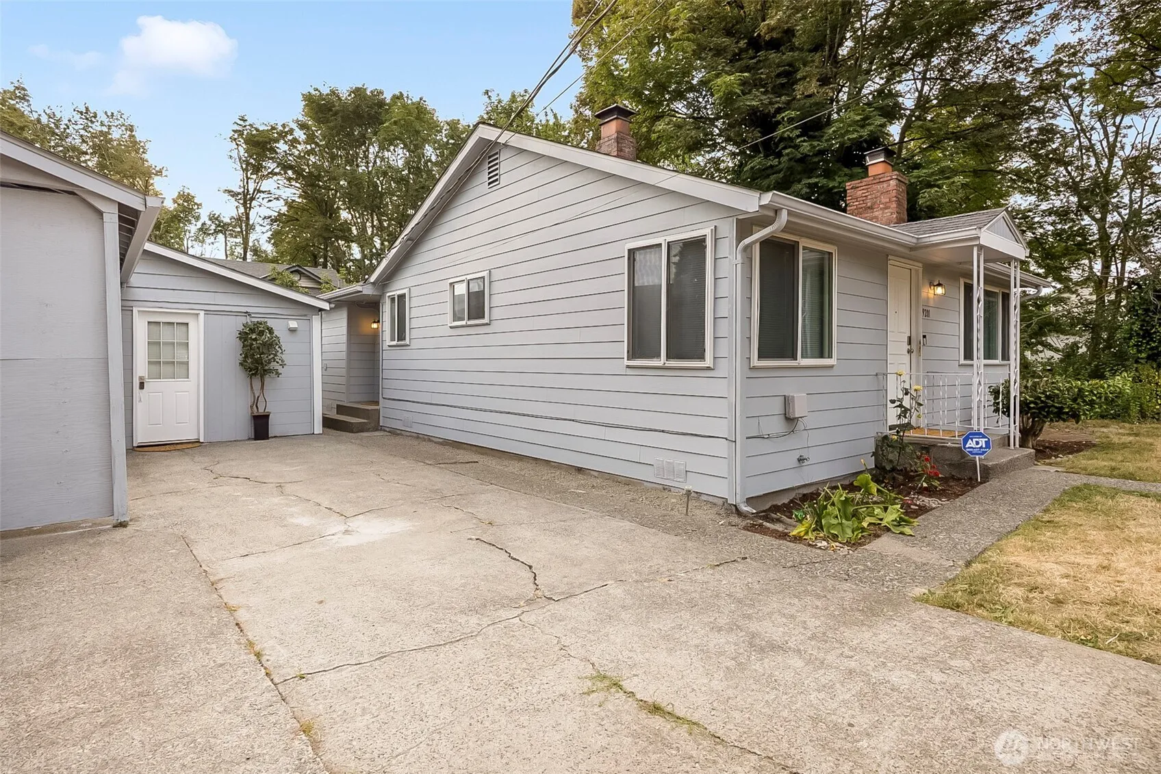 Property photo for 9201 36 Avenue S, Seattle photo 3