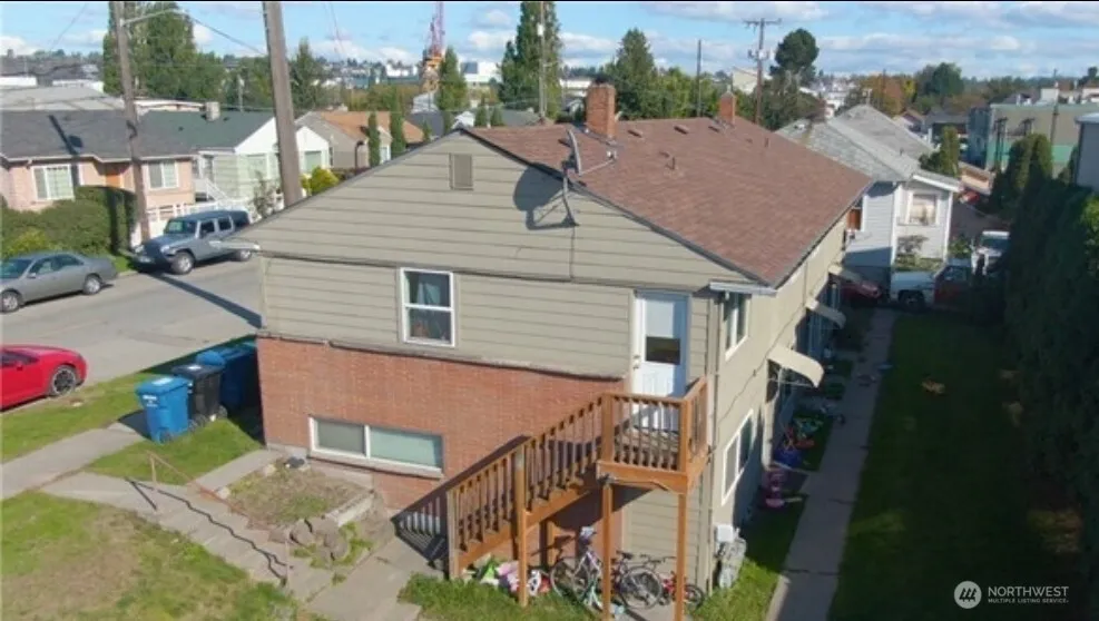 Property photo for 701 S Kenyon Street, Seattle photo 3