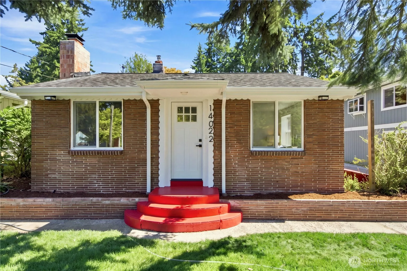 Property photo for 14022 Roslyn Place N, Seattle photo 3