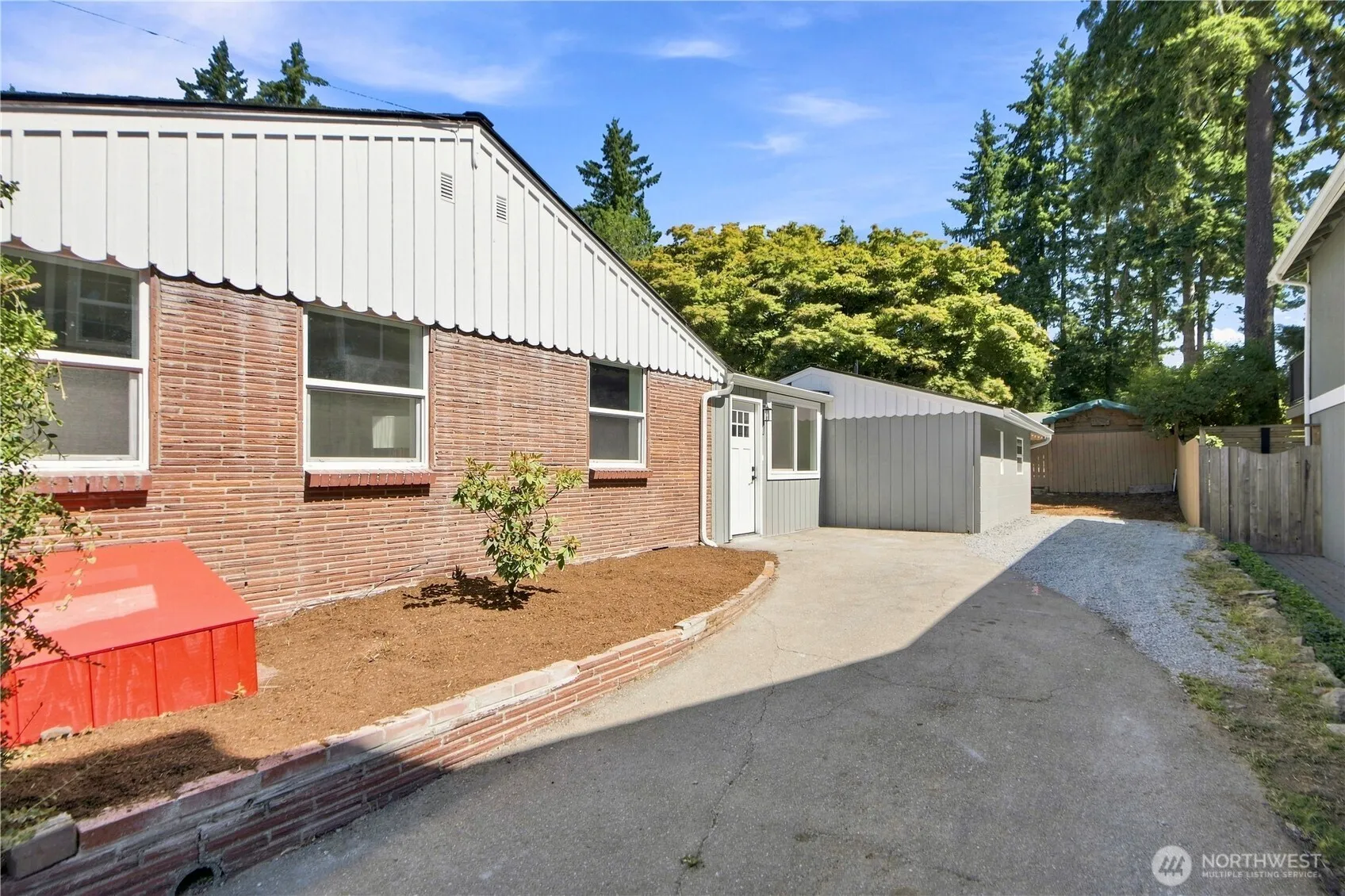 Property photo for 14022 Roslyn Place N, Seattle photo 4