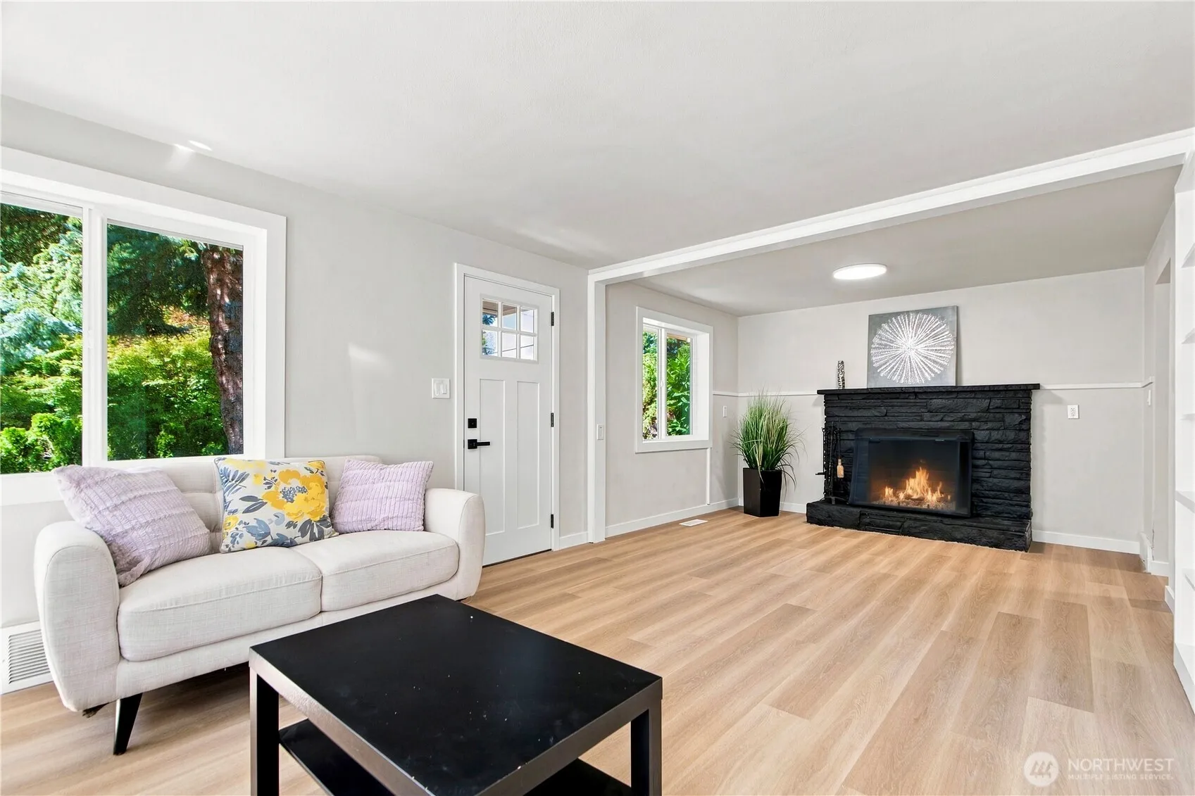 Property photo for 14022 Roslyn Place N, Seattle photo 5